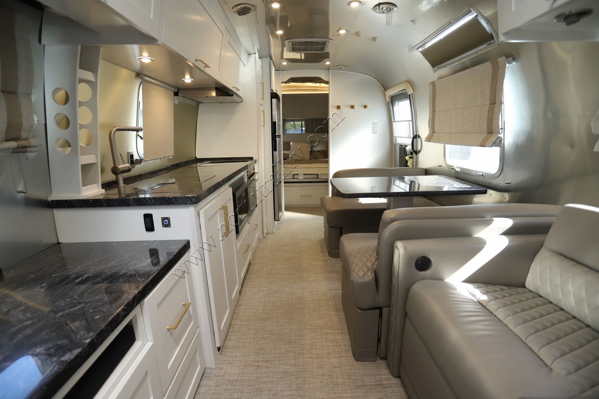 Used 2022 Airstream Classic 33FB Travel Trailer  For Sale