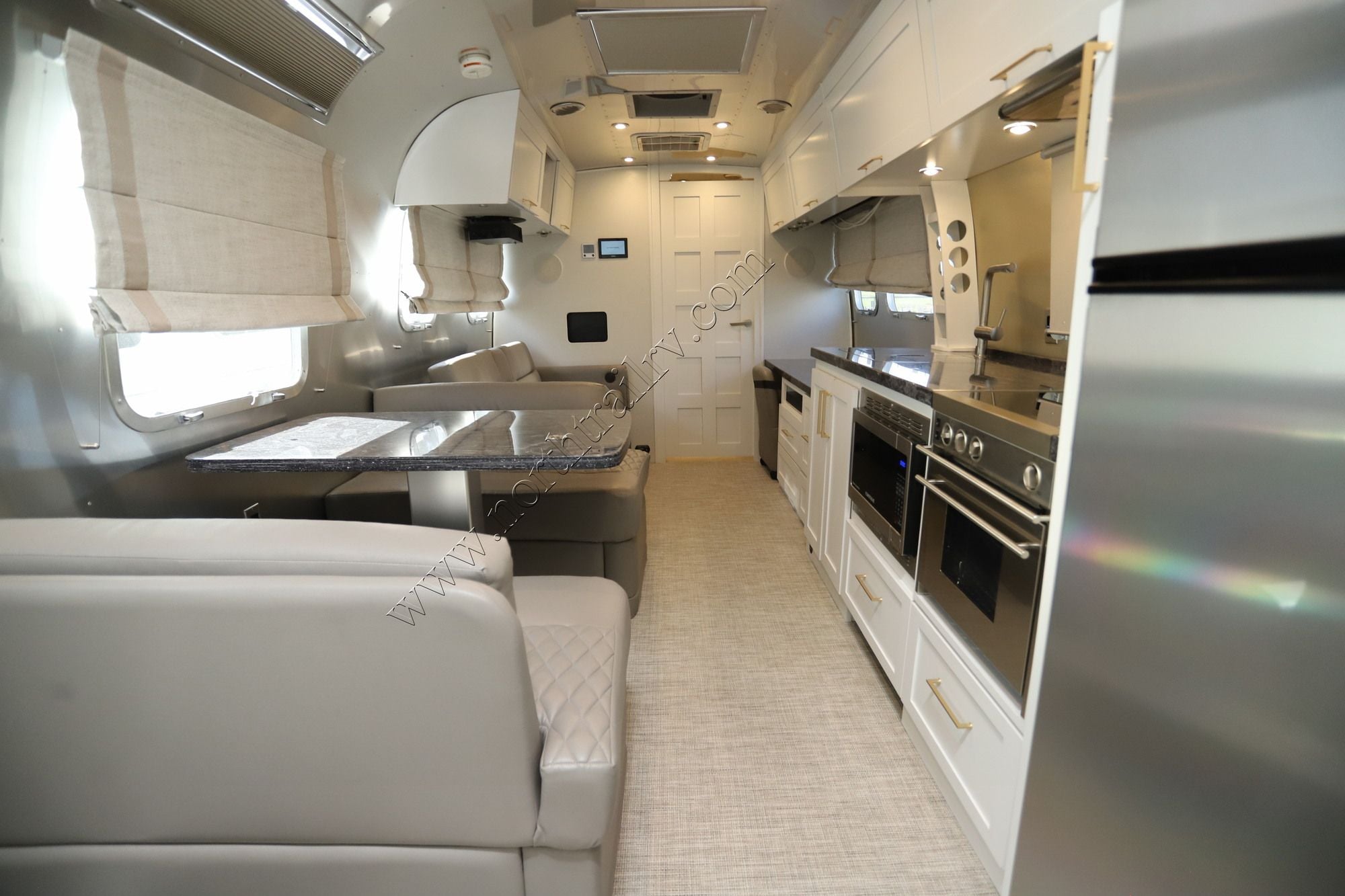 Used 2022 Airstream Classic 33FB Travel Trailer  For Sale