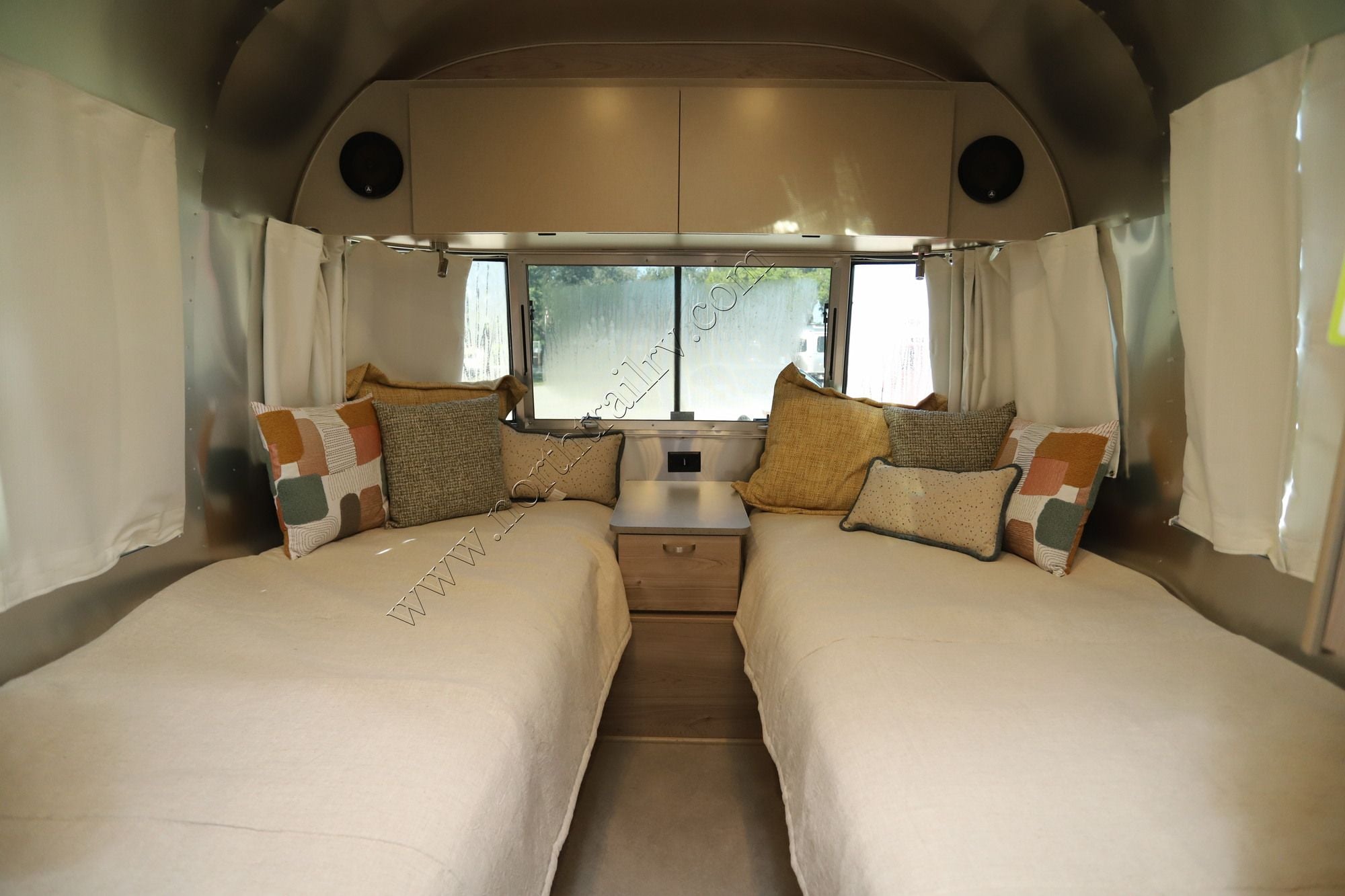 New 2027 Airstream Flying Cloud 23FB Travel Trailer  For Sale