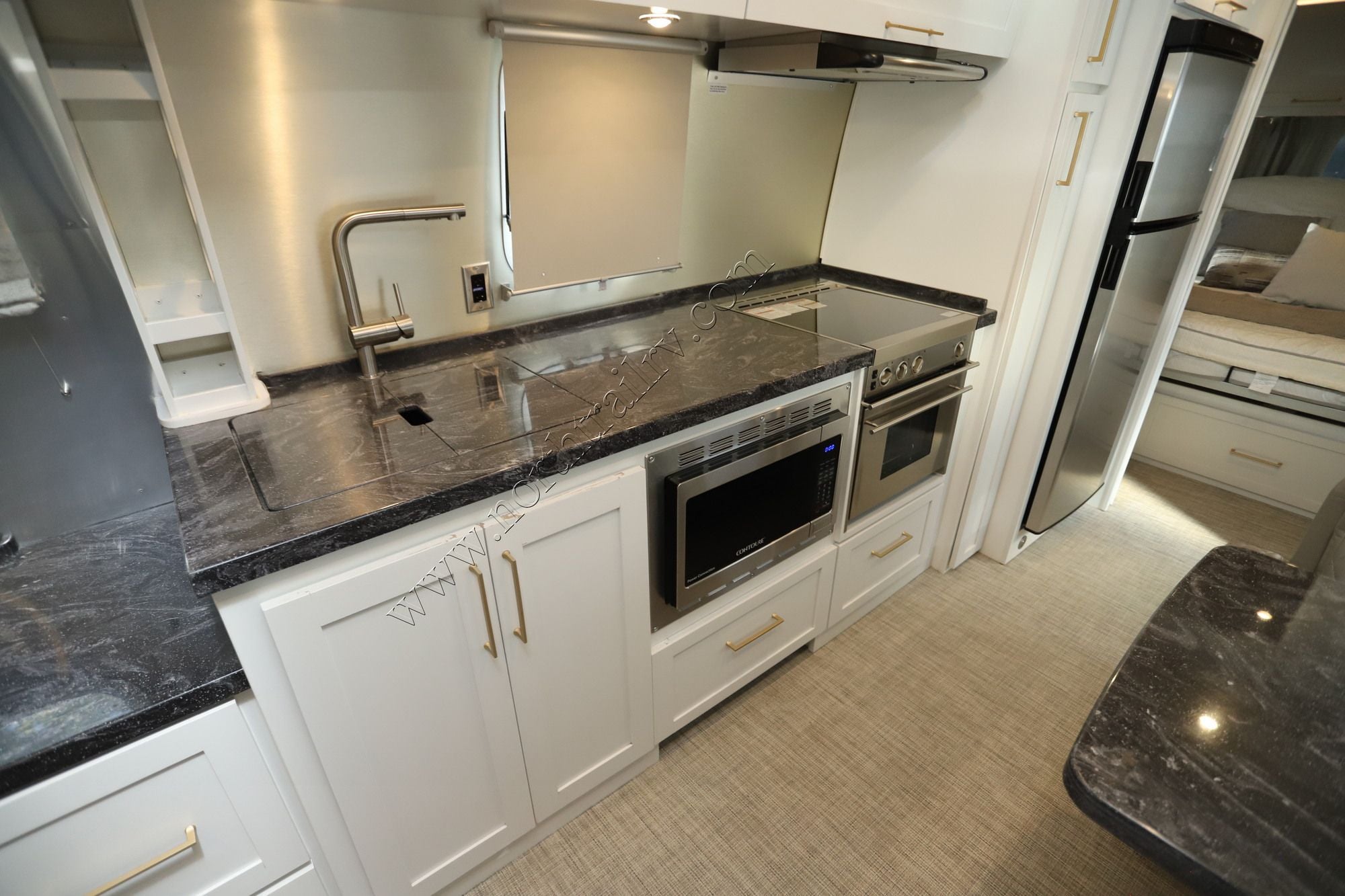 Used 2022 Airstream Classic 33FB Travel Trailer  For Sale