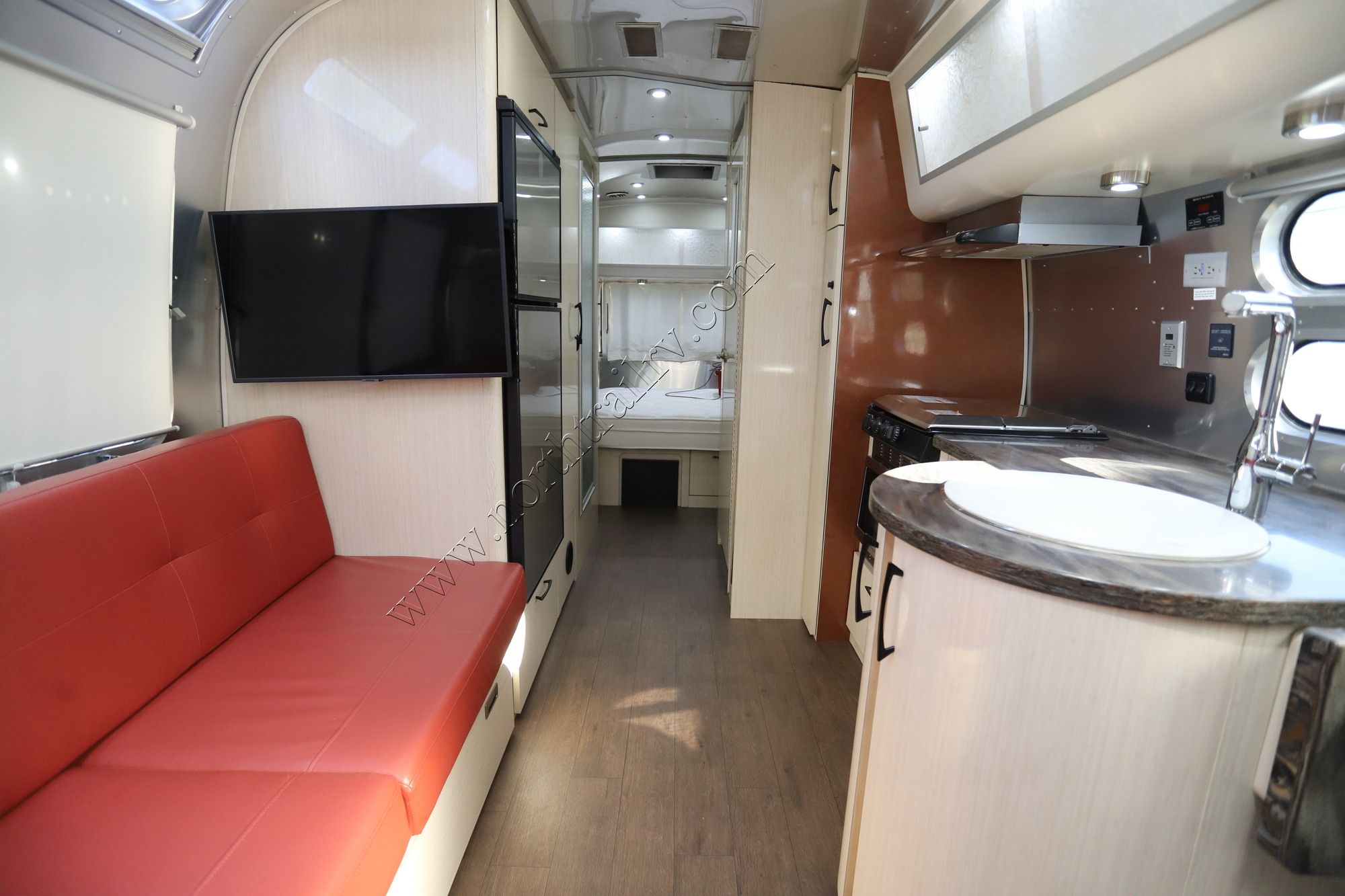 New 2018 Airstream International 25FBQ Travel Trailer  For Sale