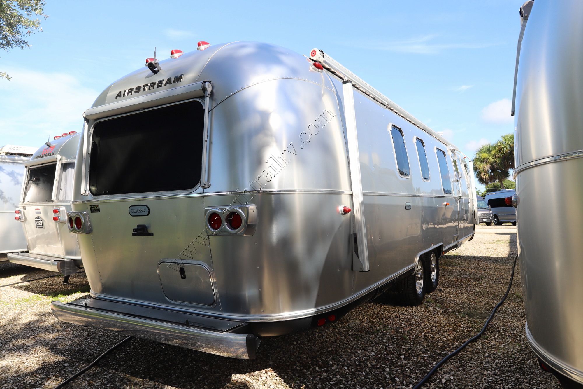 Used 2022 Airstream Classic 33FB Travel Trailer  For Sale
