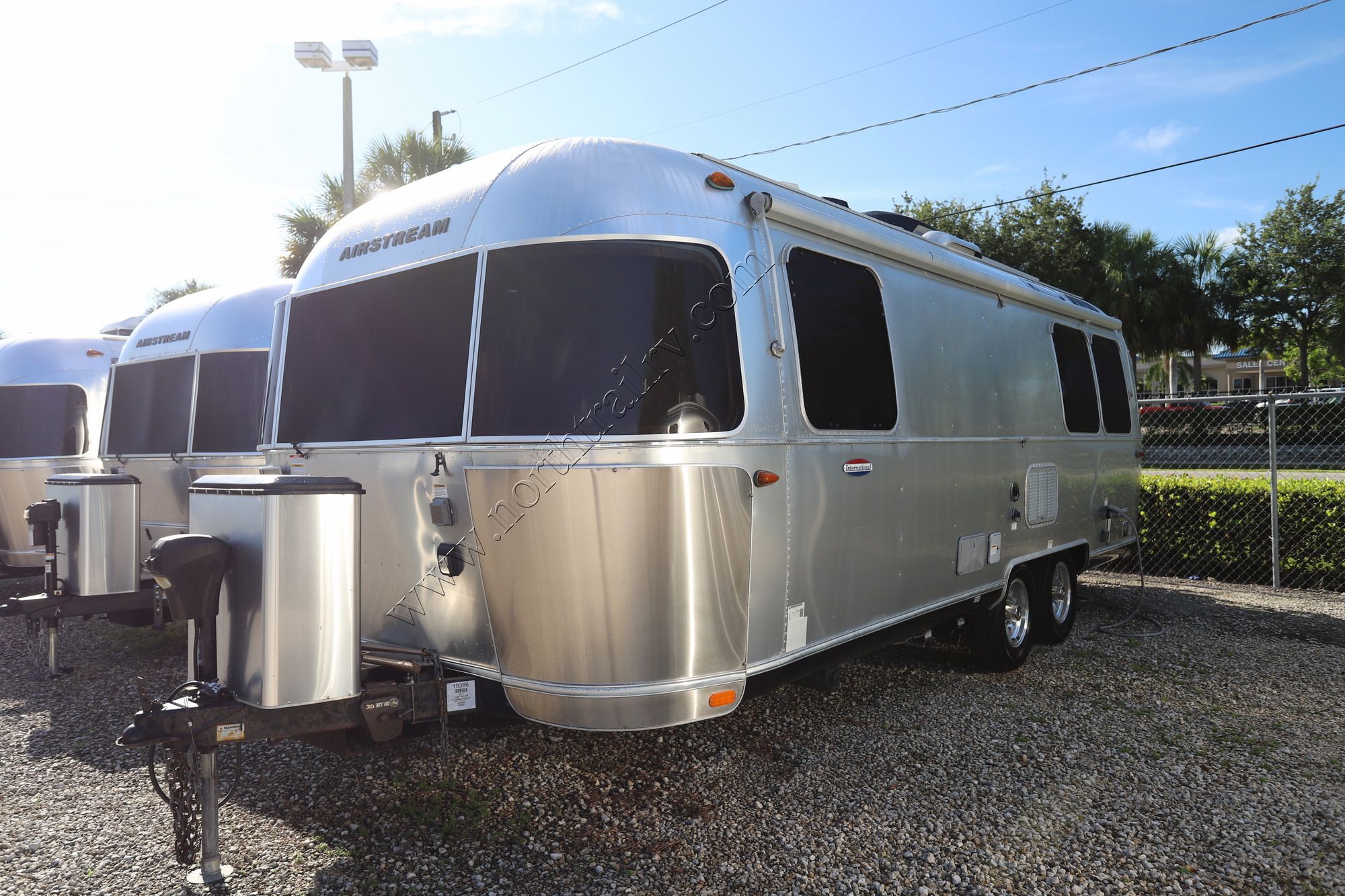 New 2018 Airstream International 25FBQ Travel Trailer  For Sale