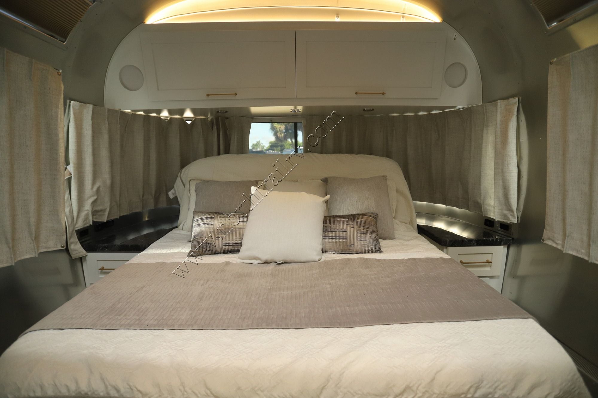 Used 2022 Airstream Classic 33FB Travel Trailer  For Sale