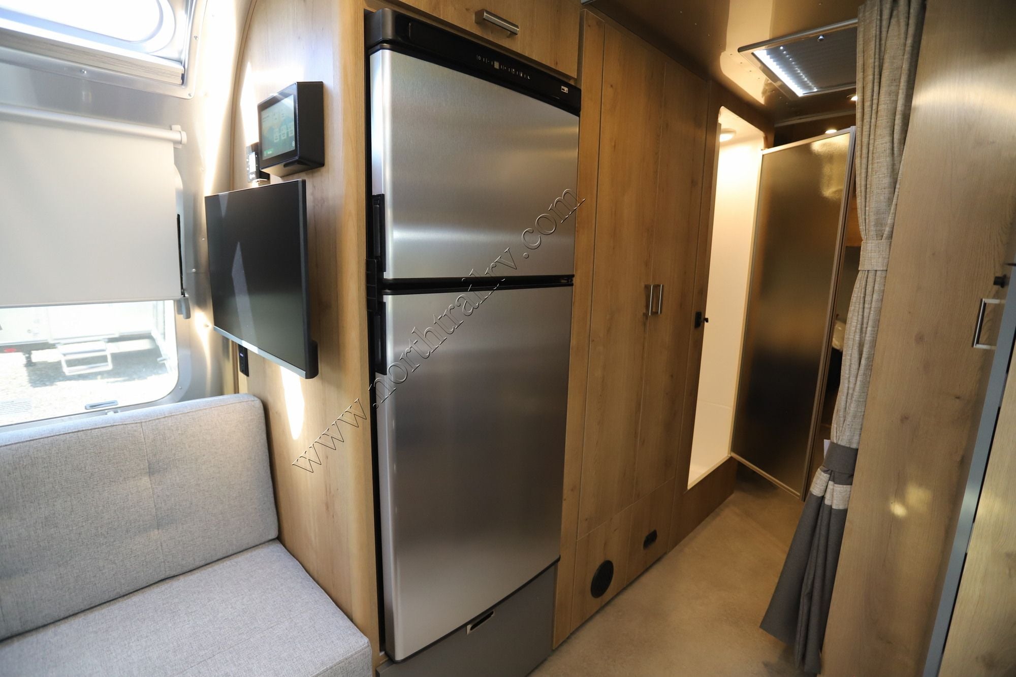 New 2027 Airstream Trade Wind 27FB Travel Trailer  For Sale