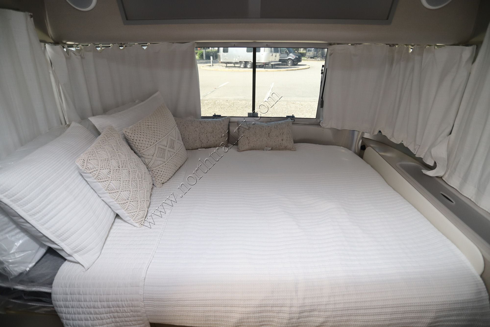 New 2027 Airstream Caravel 22FB Travel Trailer  For Sale