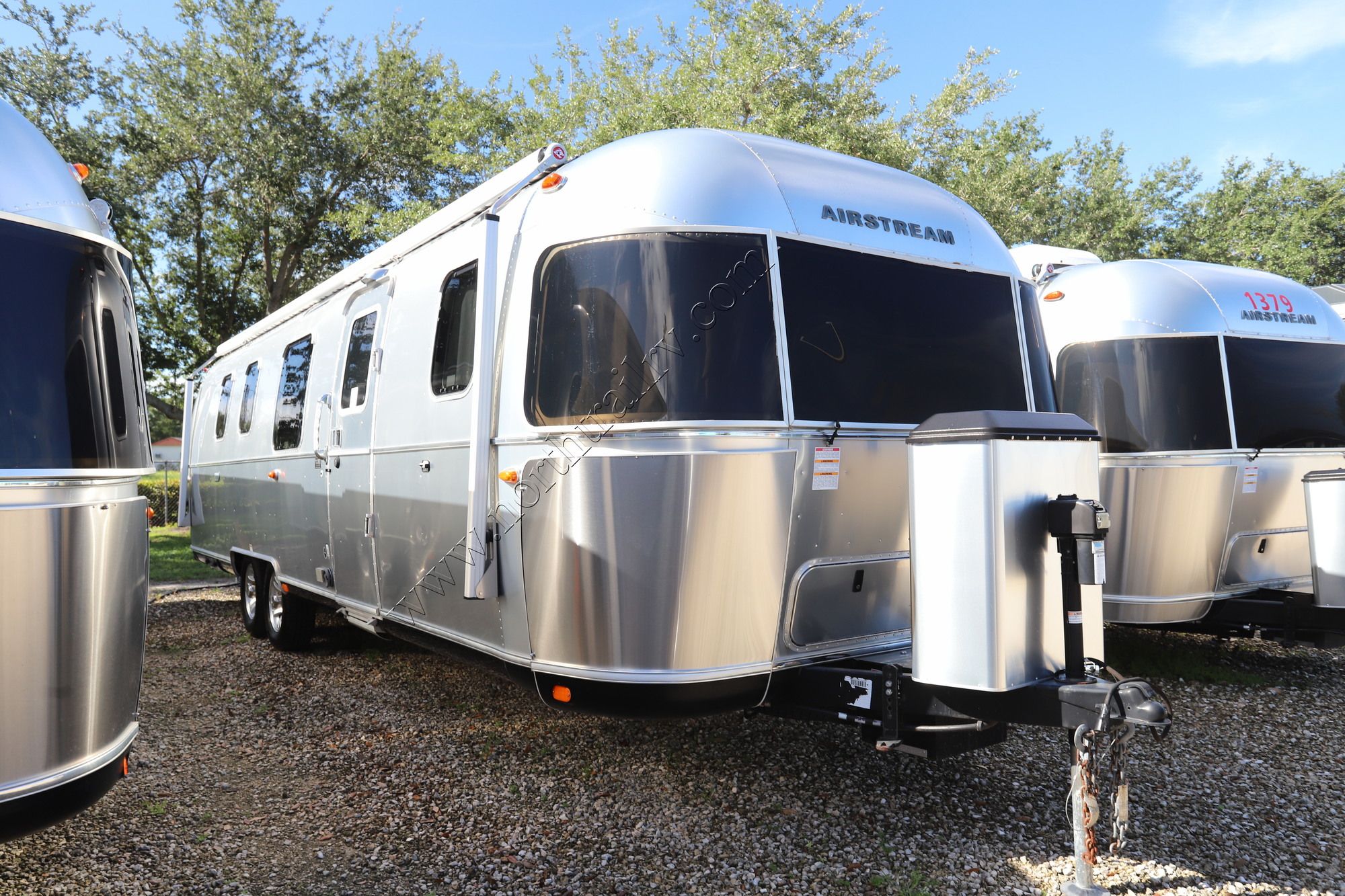 Used 2022 Airstream Classic 33FB Travel Trailer  For Sale