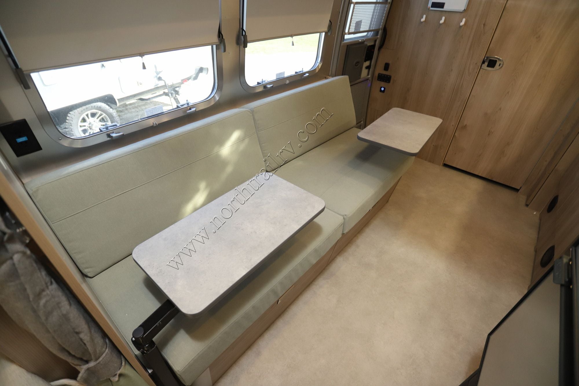 New 2027 Airstream Flying Cloud 23FB Travel Trailer  For Sale