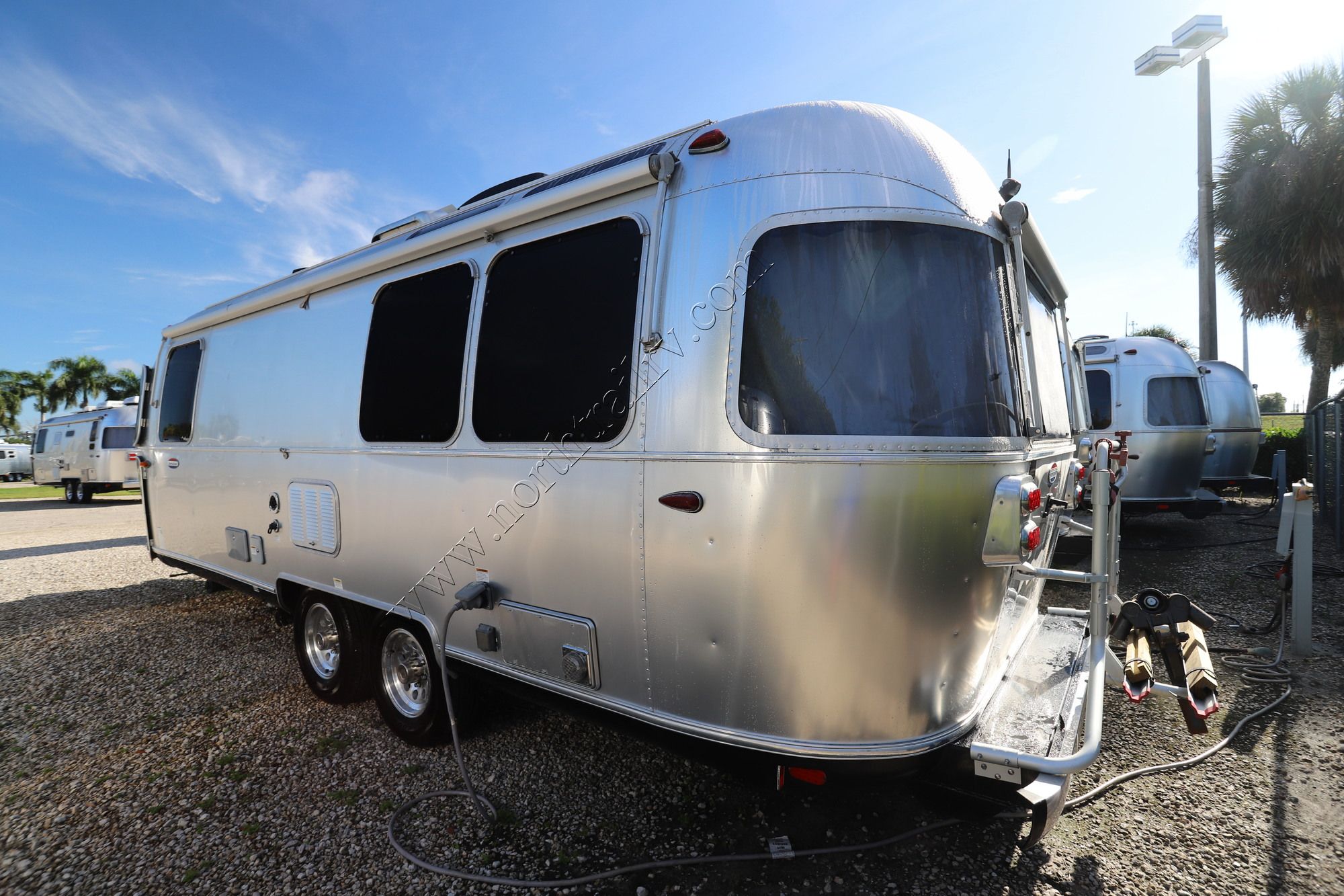 New 2018 Airstream International 25FBQ Travel Trailer  For Sale
