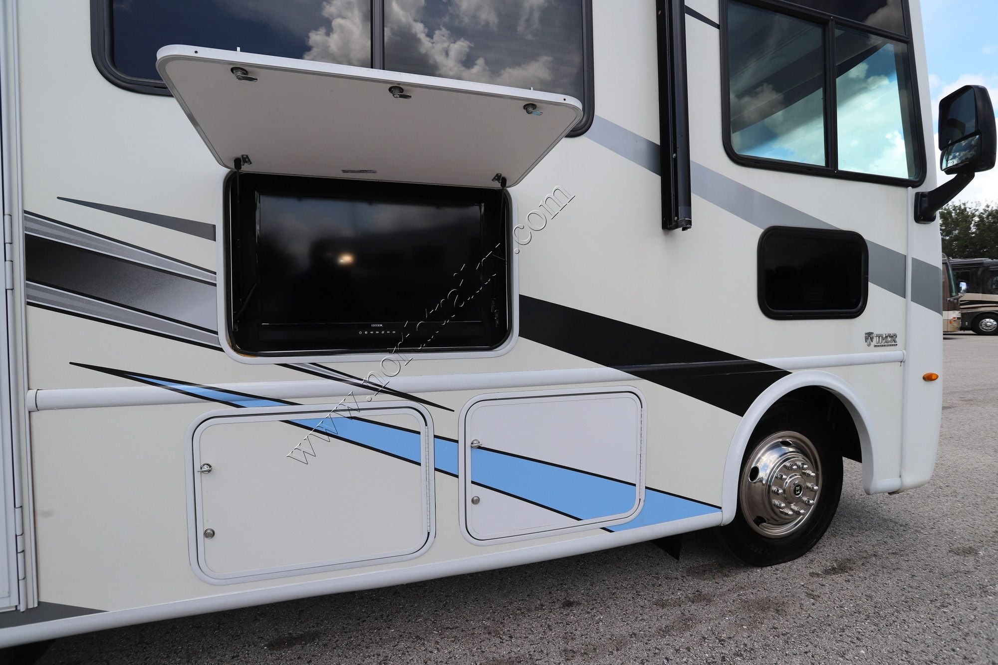 Used 2023 Thor Resonate 30C Class A  For Sale