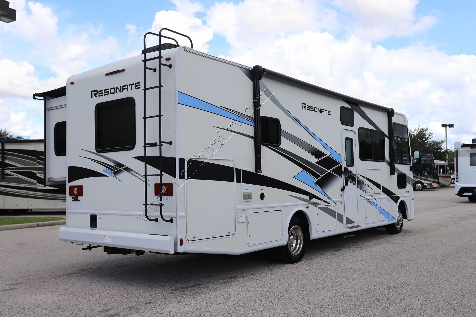 Used 2023 Thor Resonate 30C Class A  For Sale