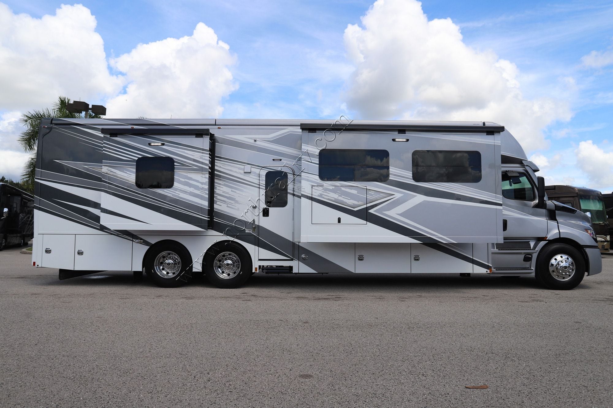 New 2027 Renegade Rv Explorer 42RB Super C  For Sale