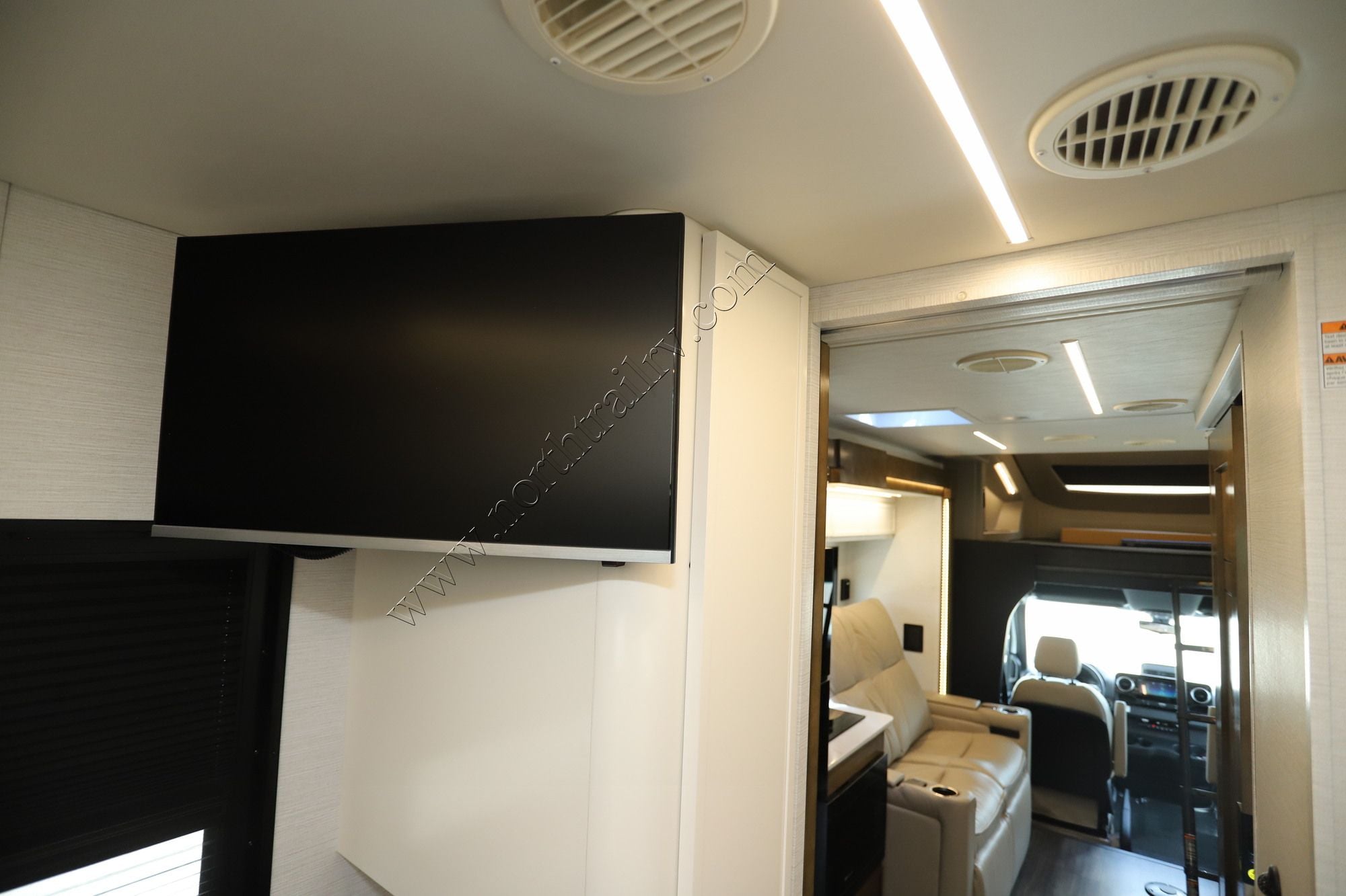 New 2027 Newmar Freedom Aire 2512 Class C  For Sale