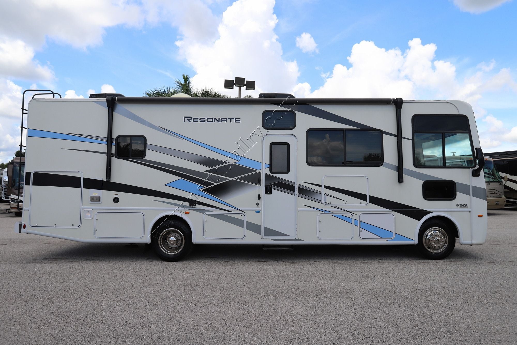 Used 2023 Thor Resonate 30C Class A  For Sale