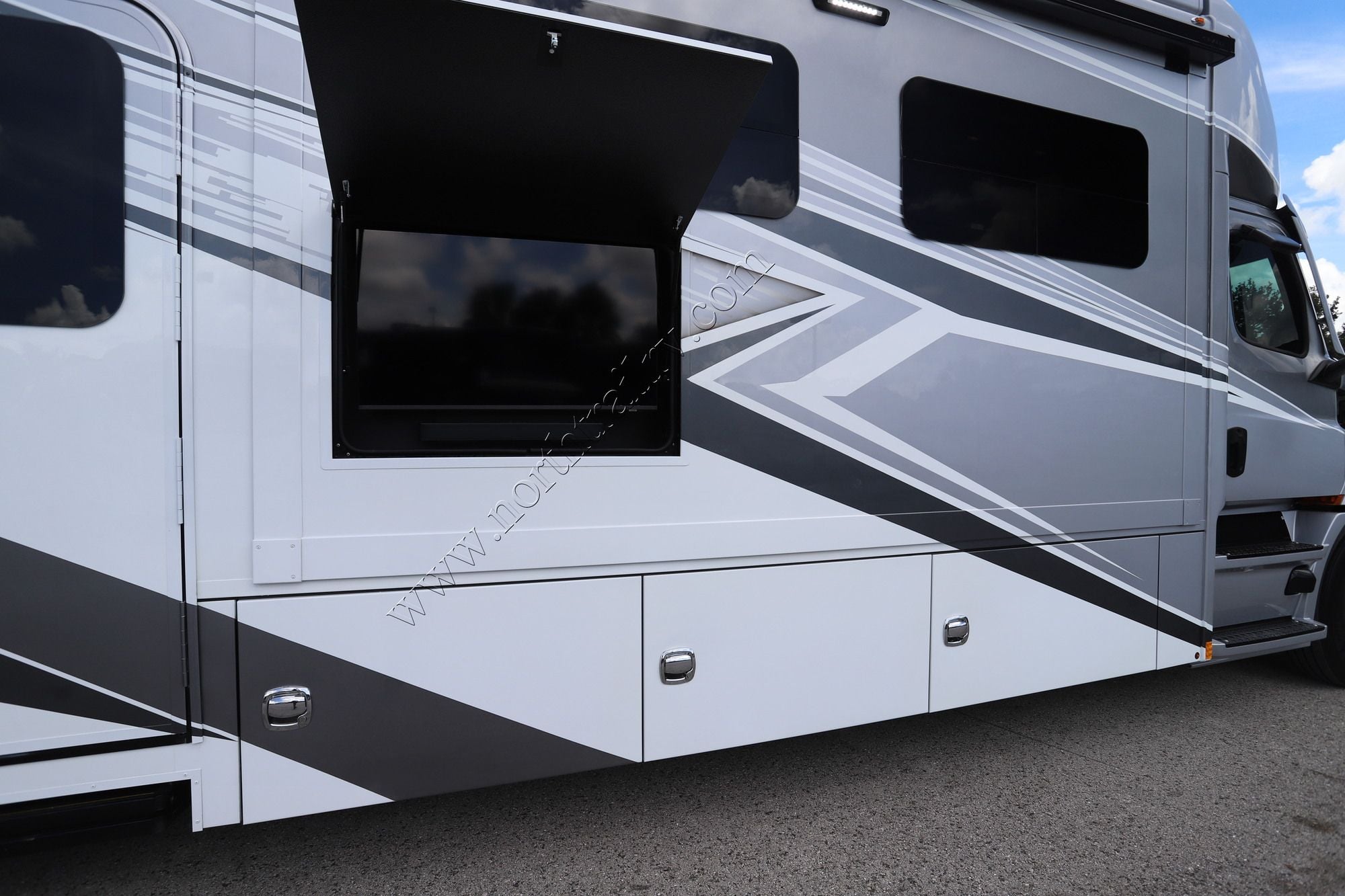 New 2027 Renegade Rv Explorer 42RB Super C  For Sale