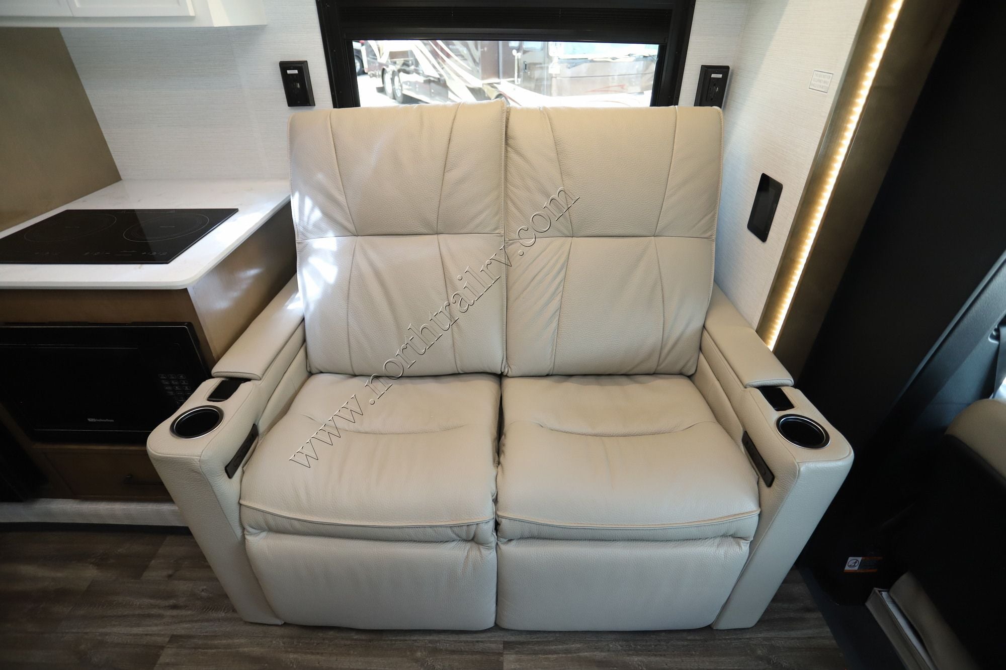 New 2027 Newmar Freedom Aire 2512 Class C  For Sale