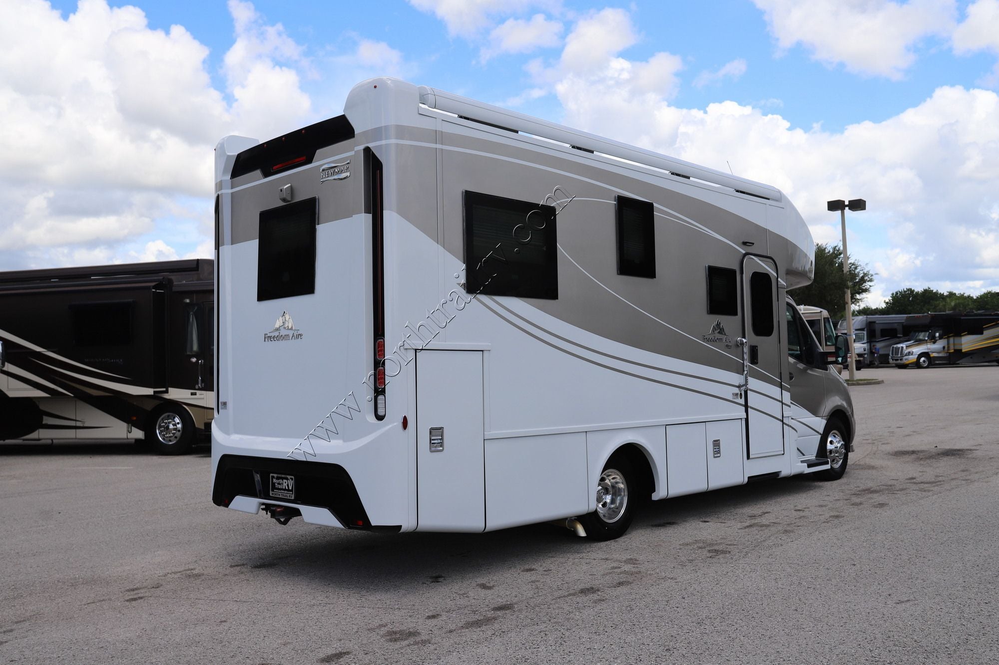 New 2027 Newmar Freedom Aire 2512 Class C  For Sale