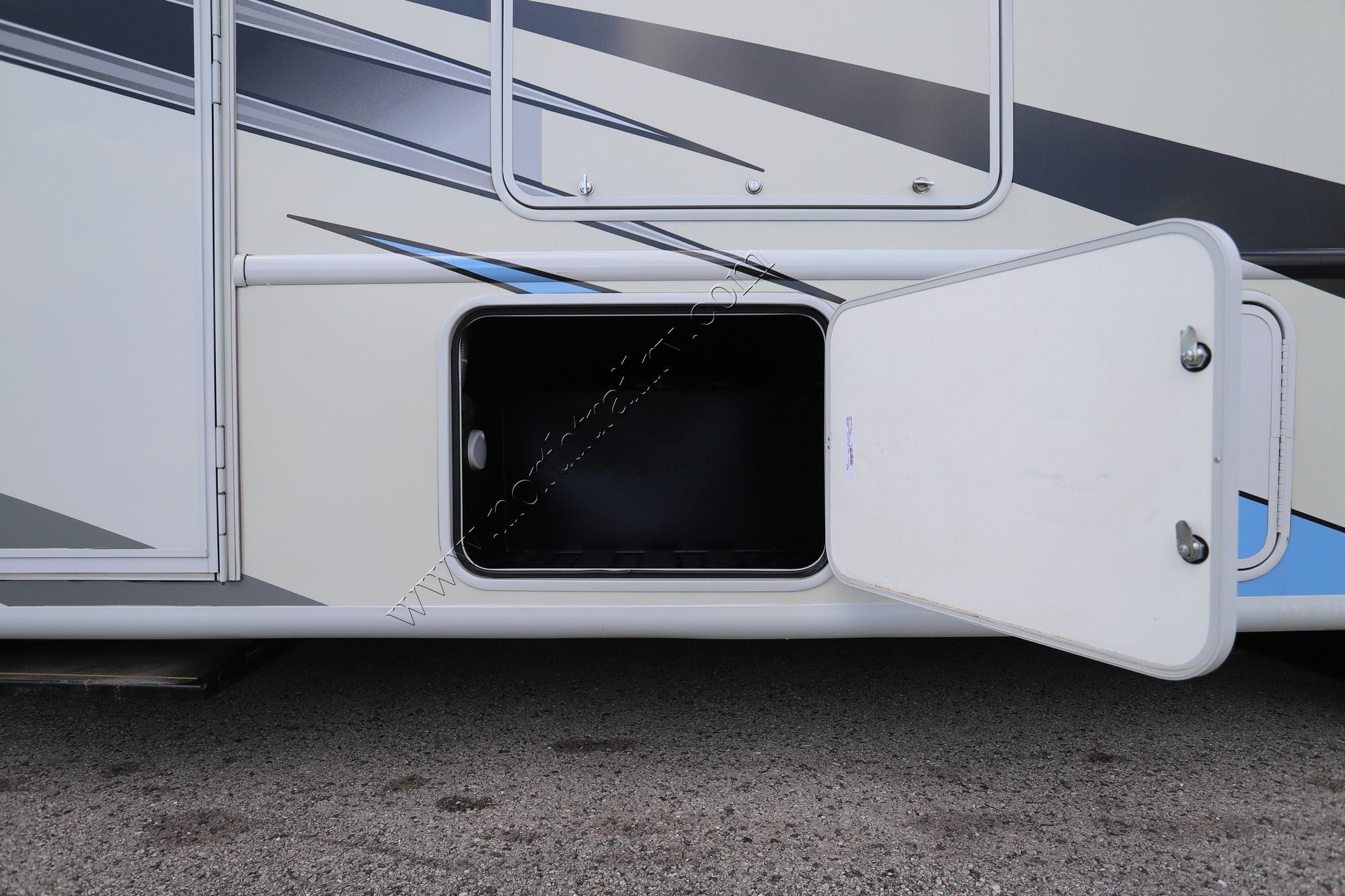 Used 2023 Thor Resonate 30C Class A  For Sale