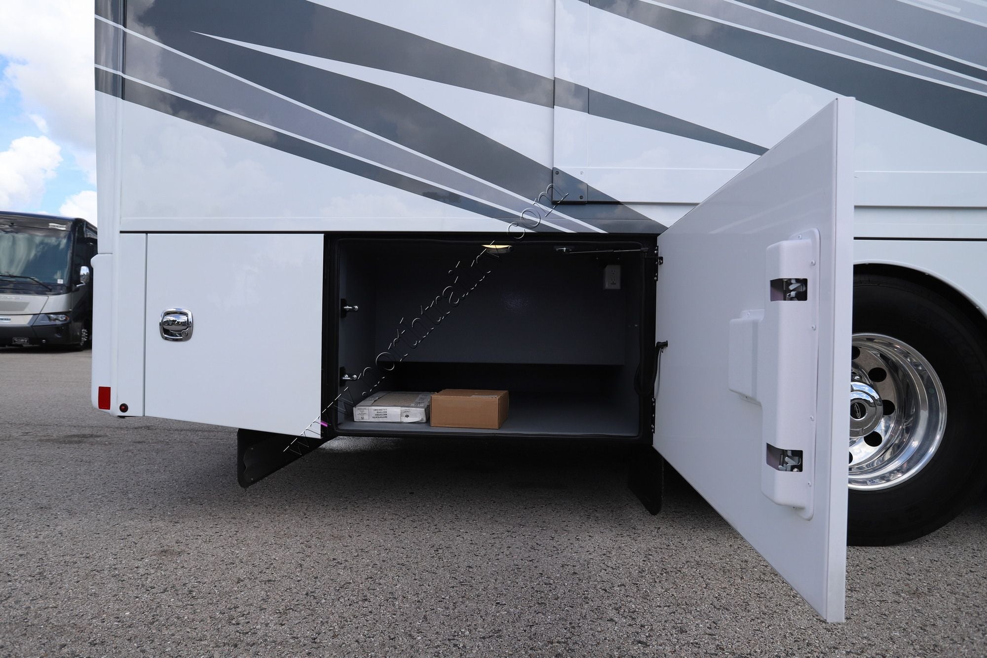 New 2027 Renegade Rv Explorer 42RB Super C  For Sale