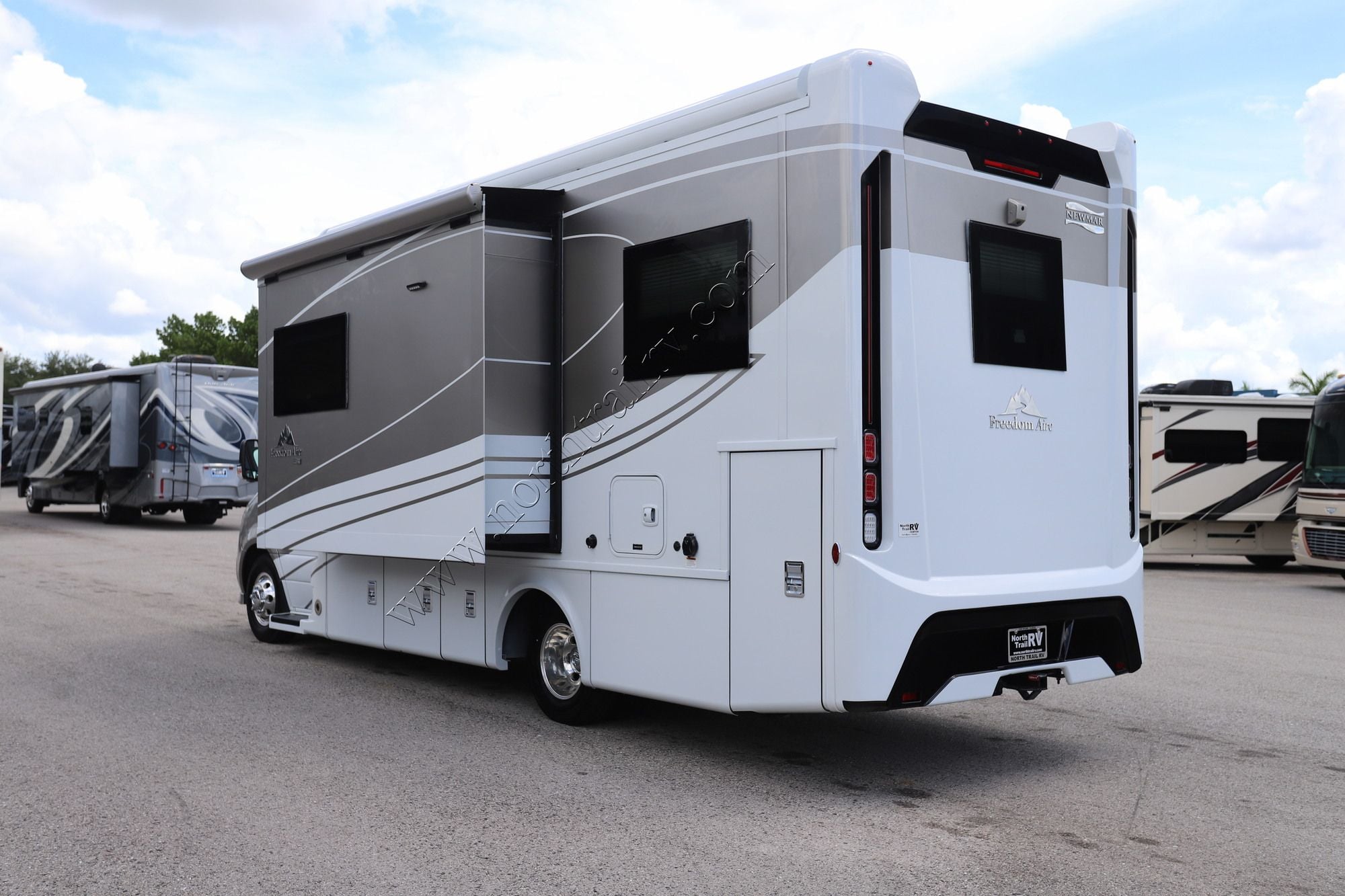 New 2027 Newmar Freedom Aire 2512 Class C  For Sale