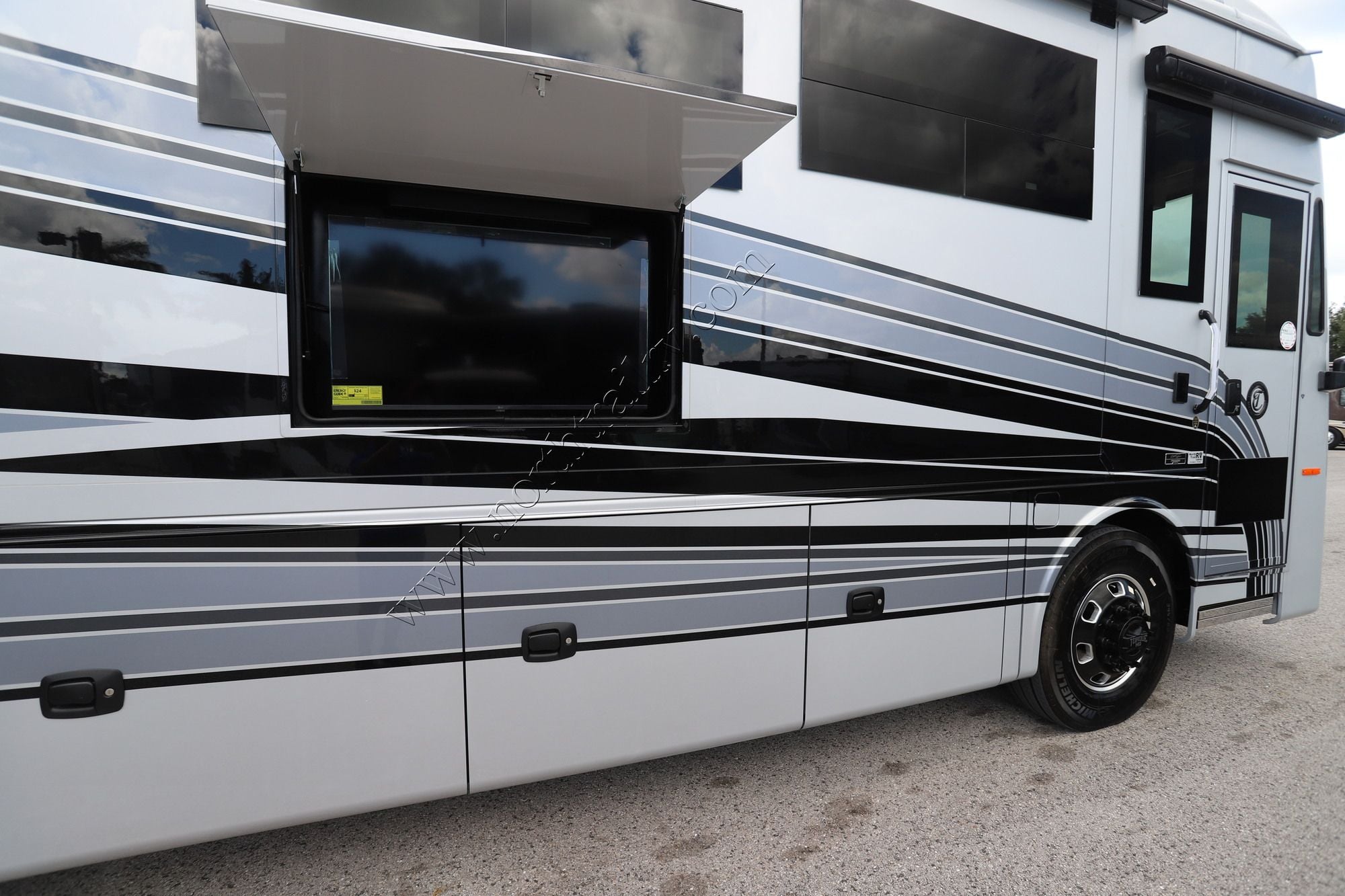 New 2027 Tiffin Motor Homes Phaeton 40RTH Class A  For Sale