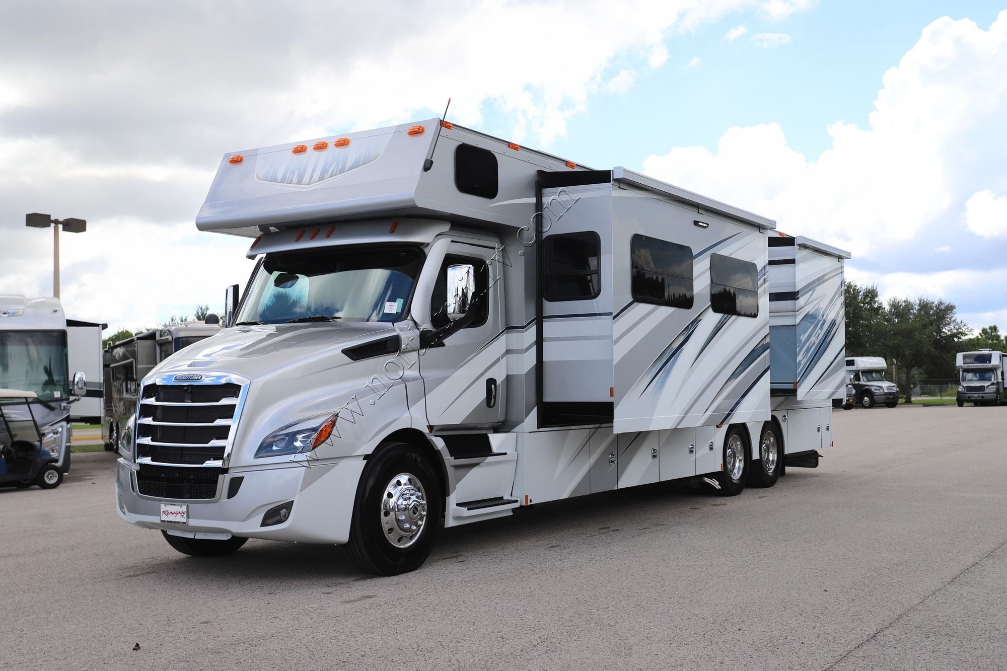 New 2027 Renegade Rv Classic 41CRB Super C  For Sale
