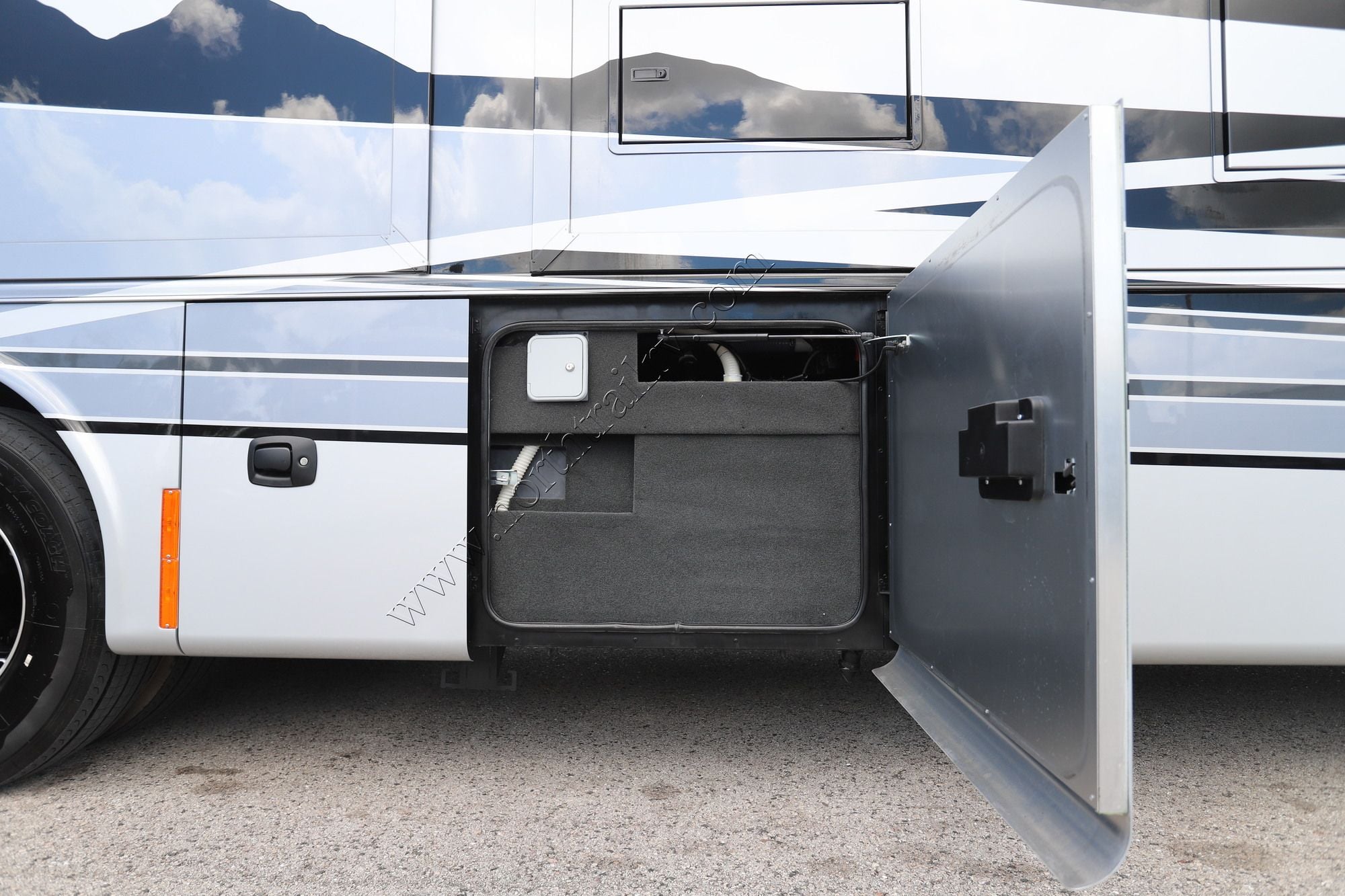 New 2027 Tiffin Motor Homes Phaeton 40RTH Class A  For Sale