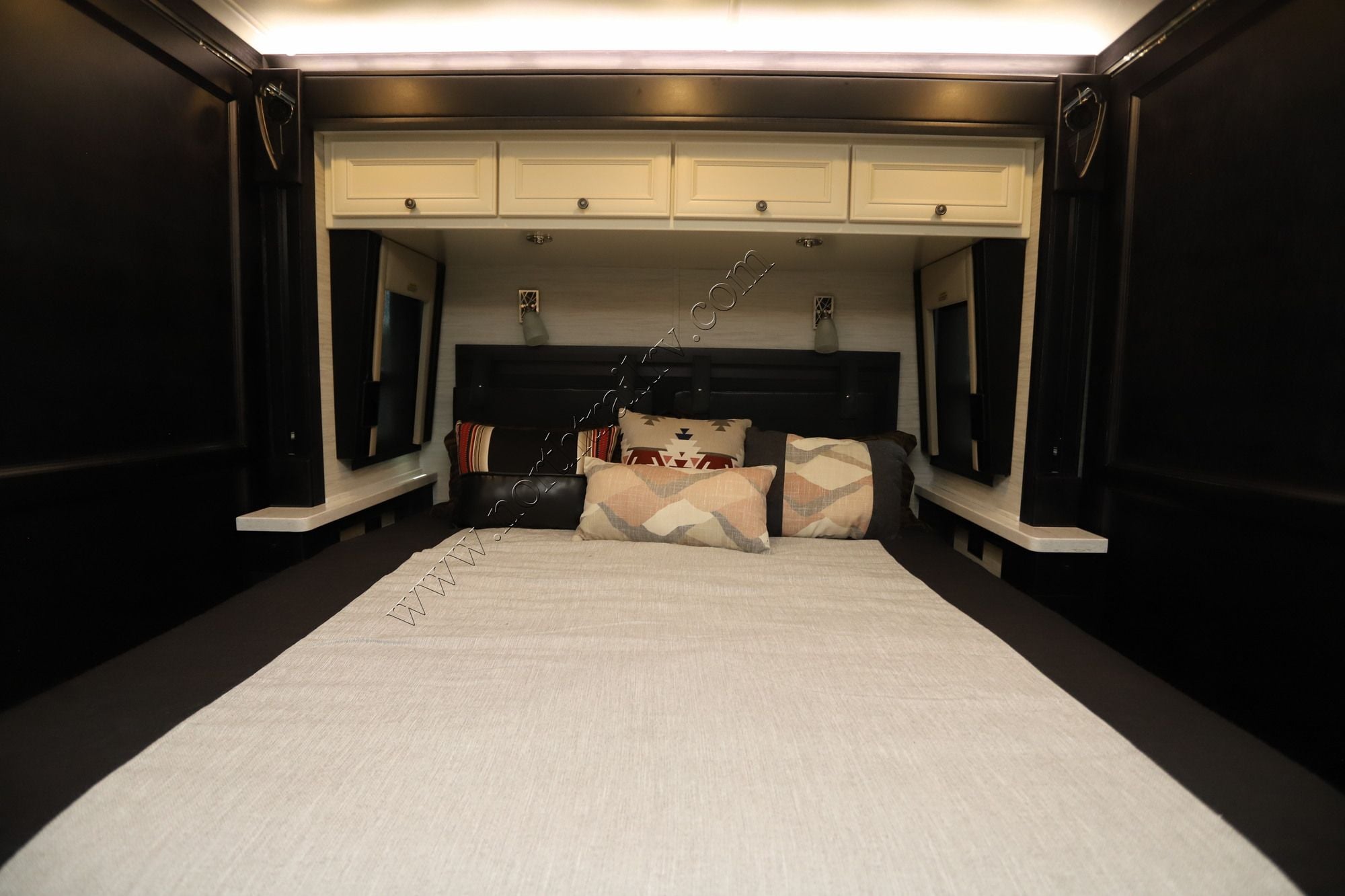 New 2027 Tiffin Motor Homes Phaeton 40RTH Class A  For Sale