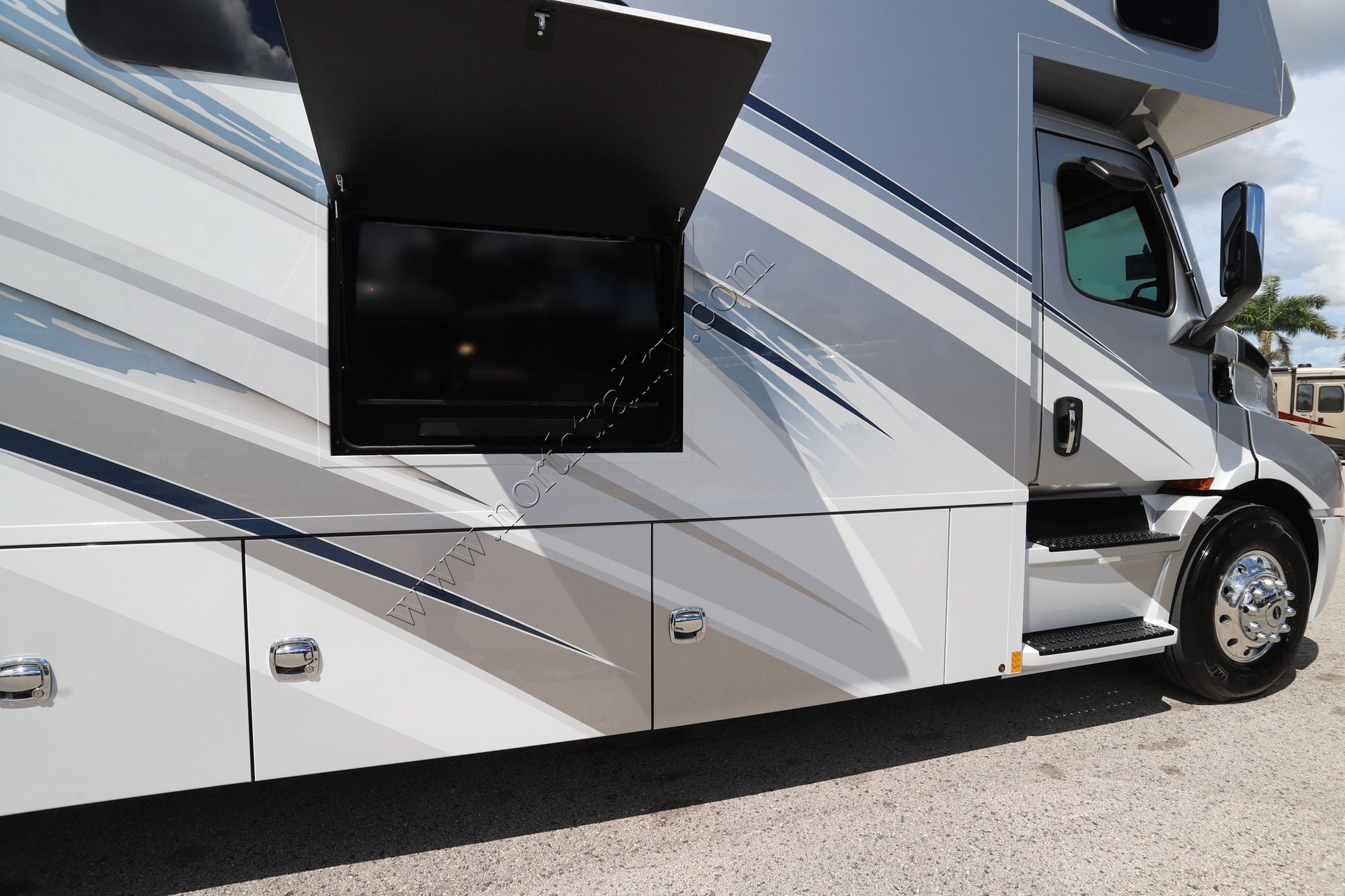 New 2027 Renegade Rv Classic 41CRB Super C  For Sale