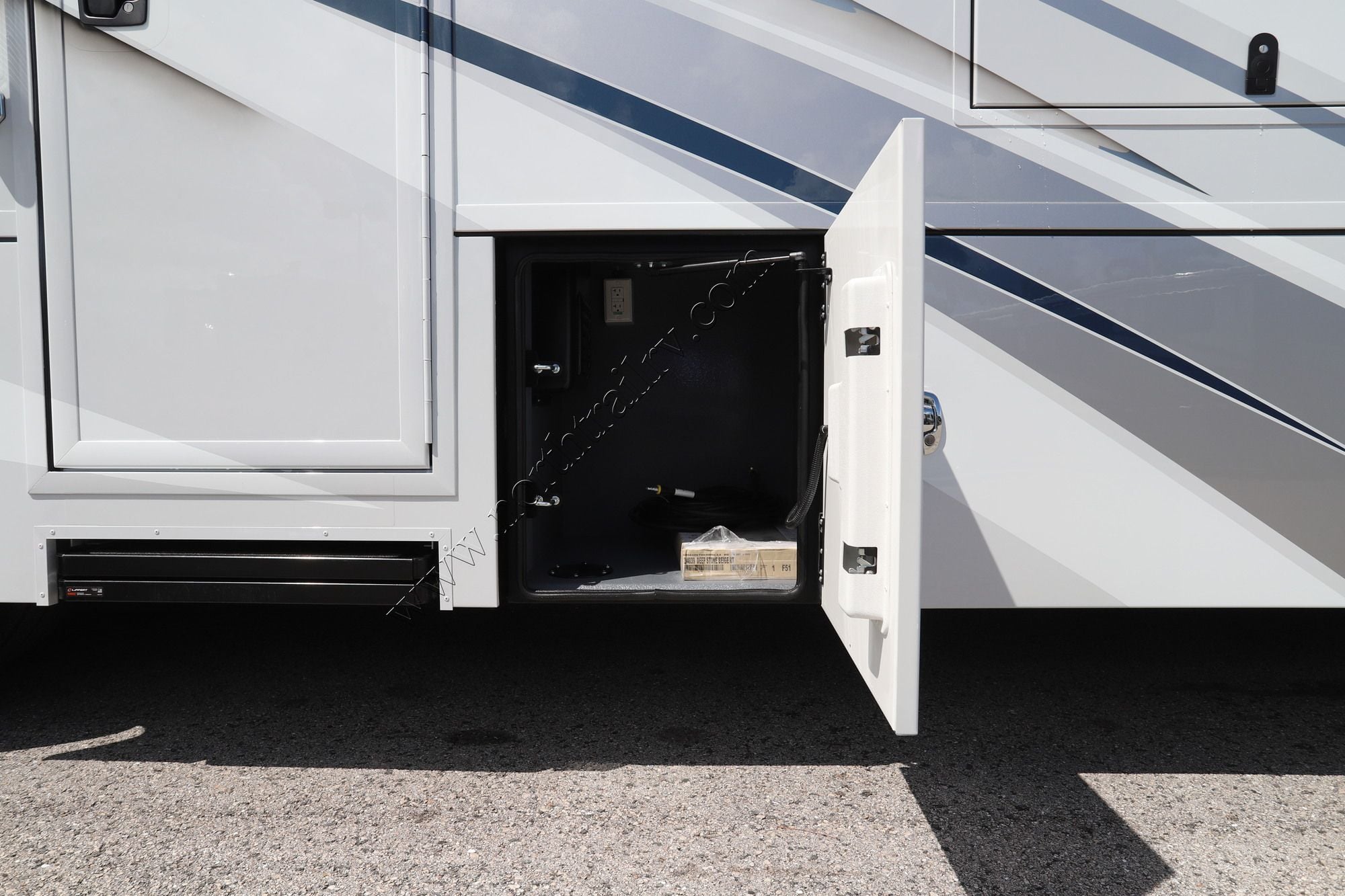 New 2027 Renegade Rv Classic 41CRB Super C  For Sale