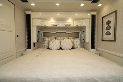 2027 Newmar London Aire 4551