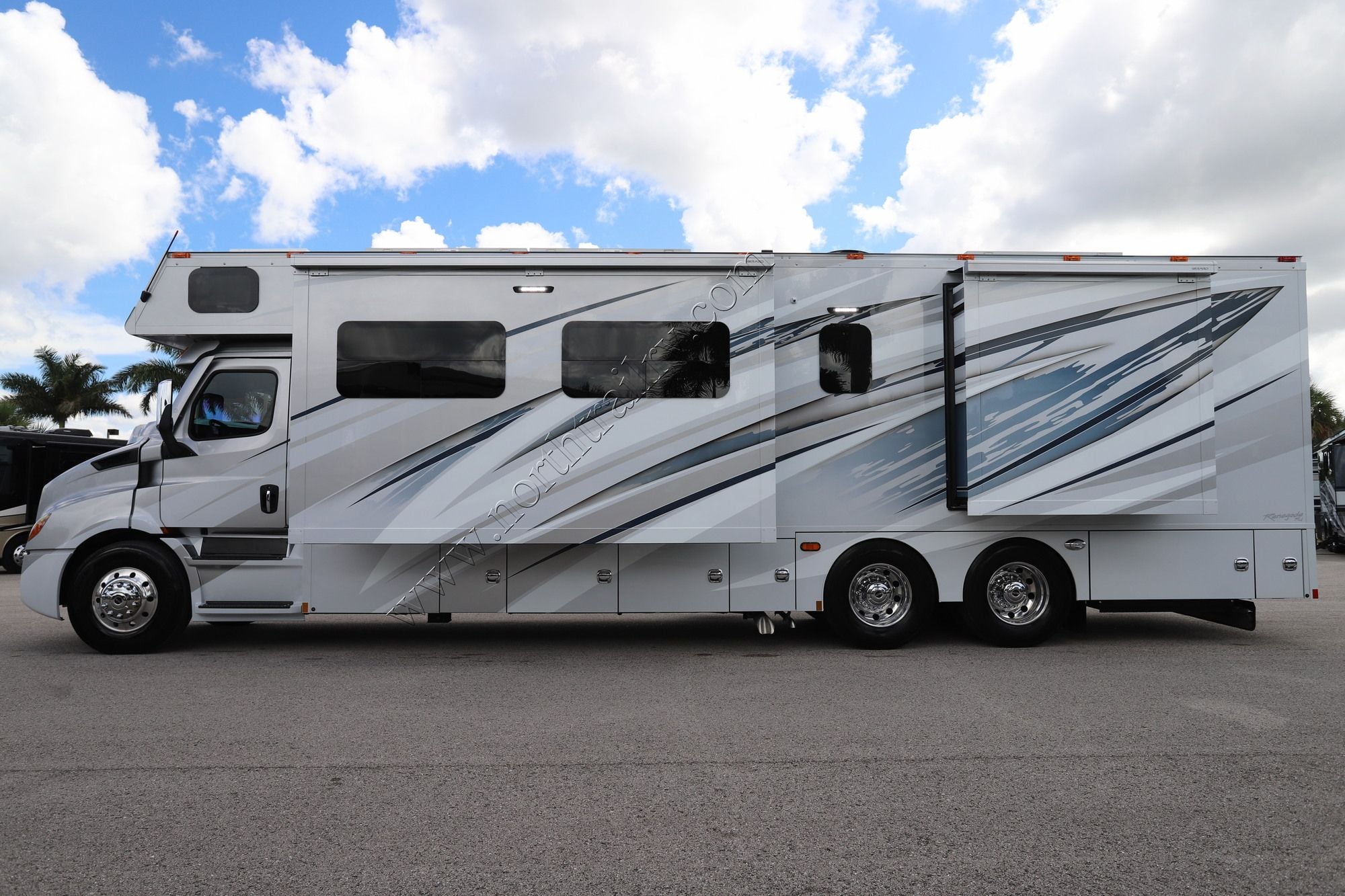 New 2027 Renegade Rv Classic 41CRB Super C  For Sale