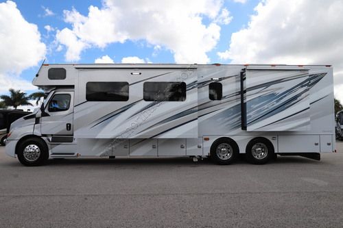 2027 Renegade Rv Classic 41CRB Super C