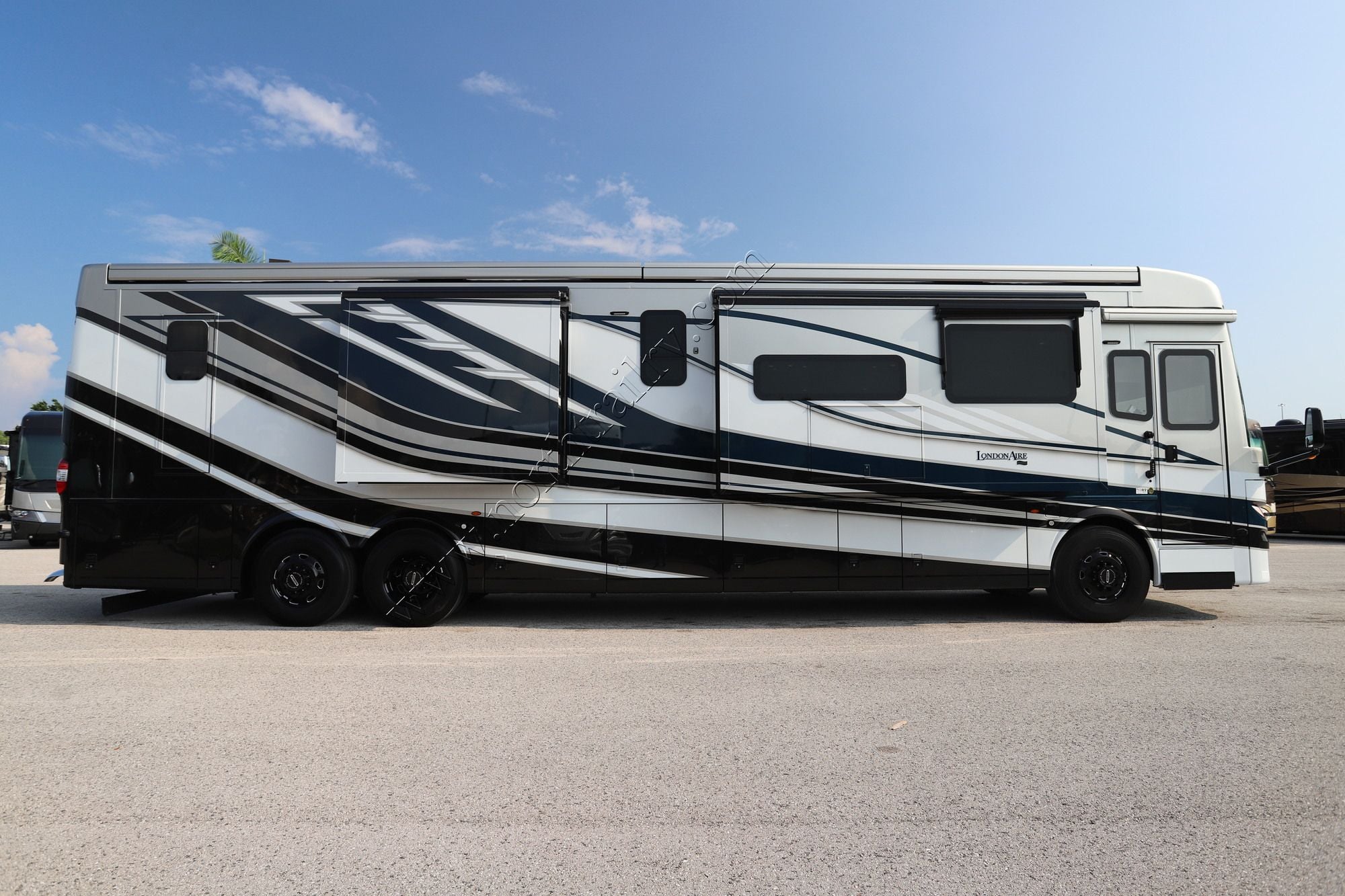 New 2027 Newmar London Aire 4551 Class A  For Sale