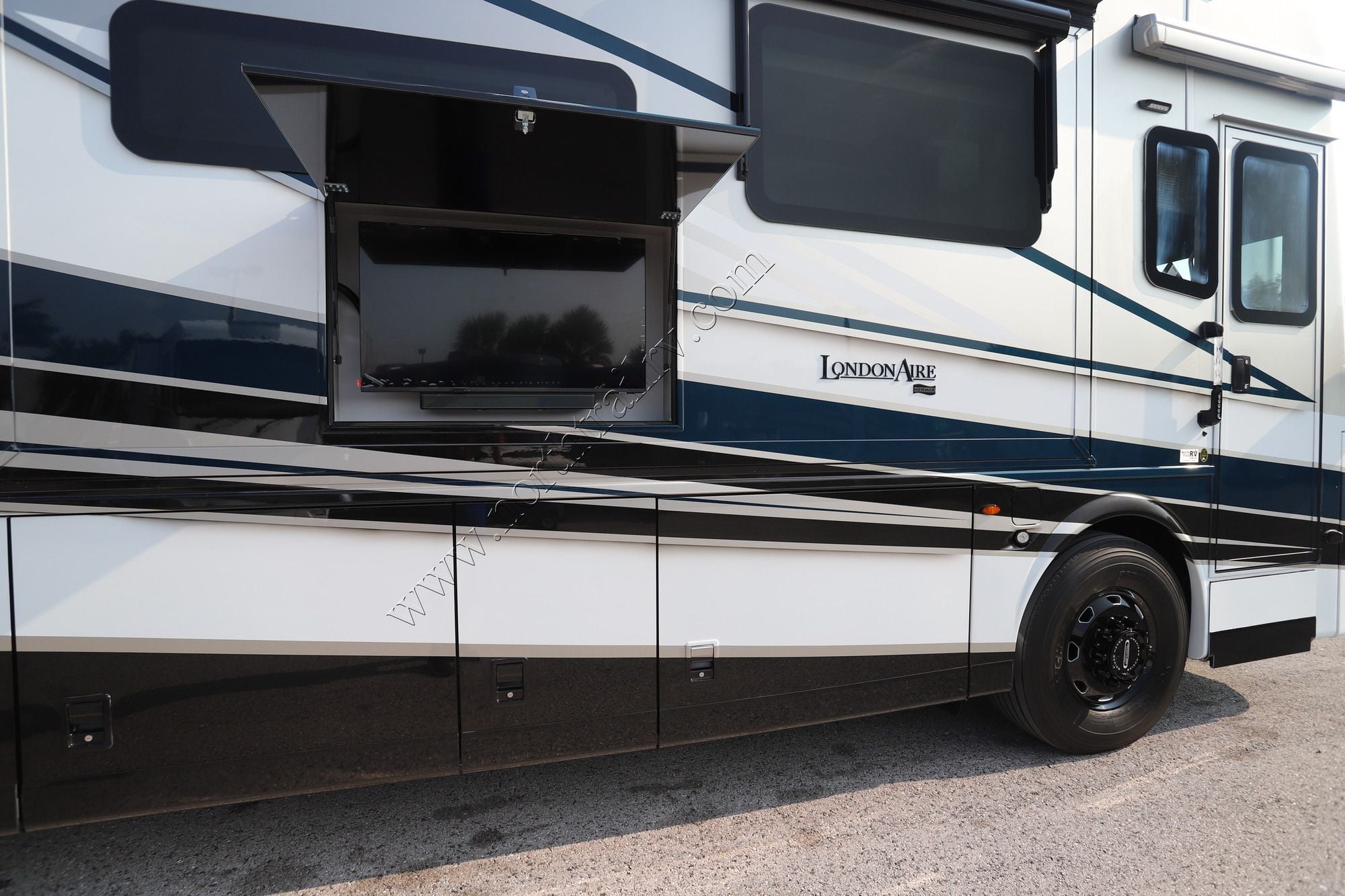 New 2027 Newmar London Aire 4551 Class A  For Sale