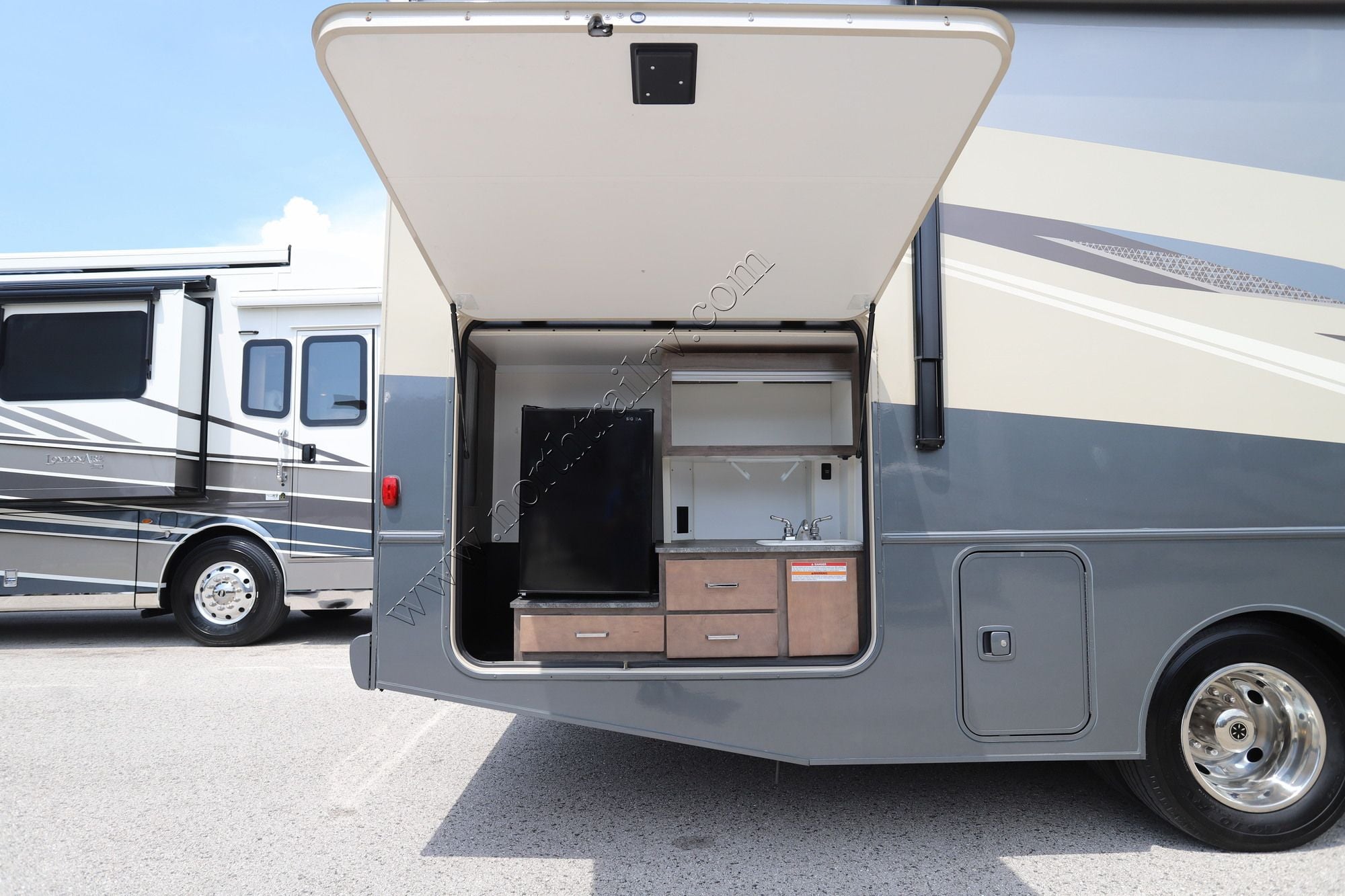 Used 2021 Winnebago Vista 31B Class A  For Sale