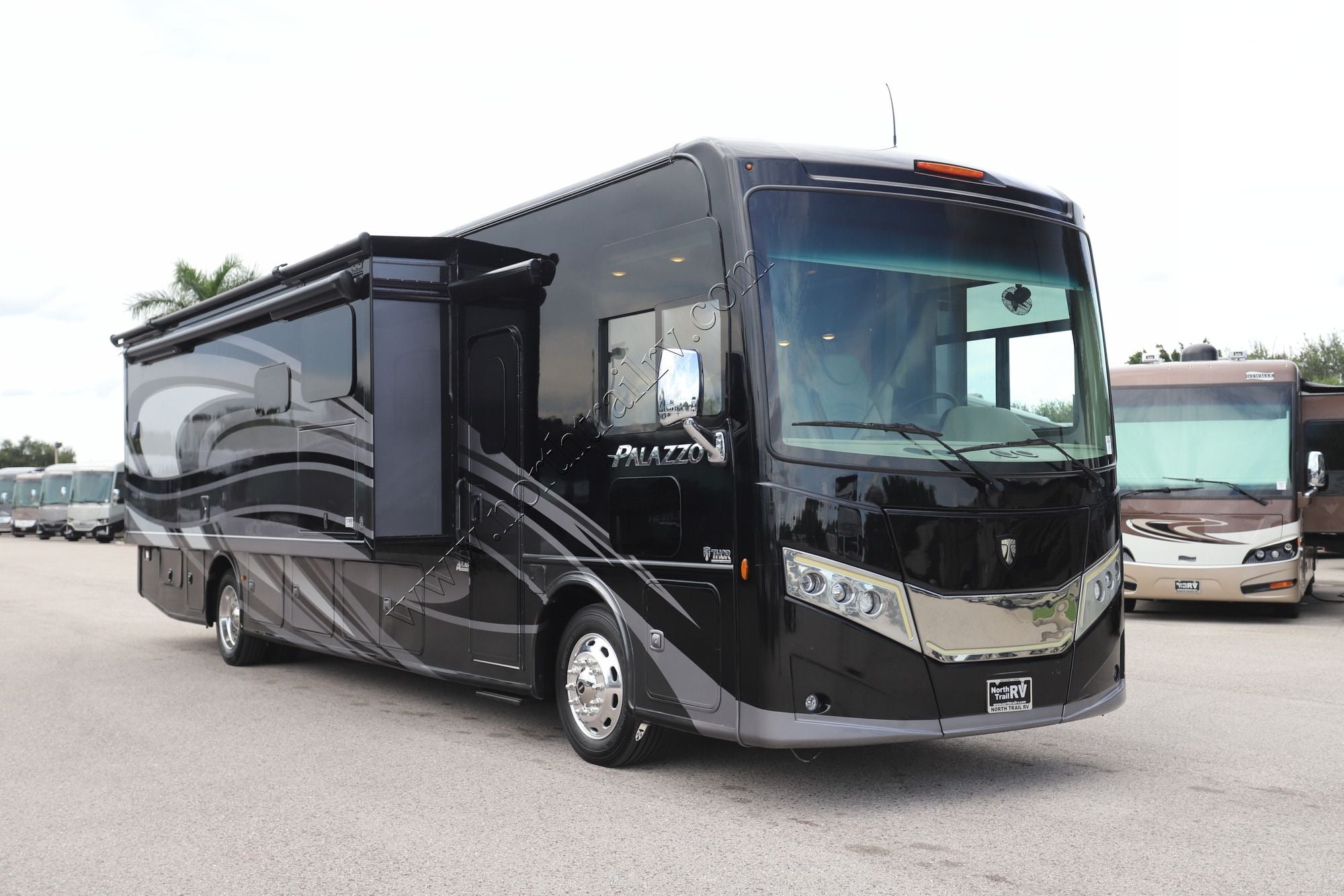 Used 2022 Thor Palazzo 37.5 Class A  For Sale