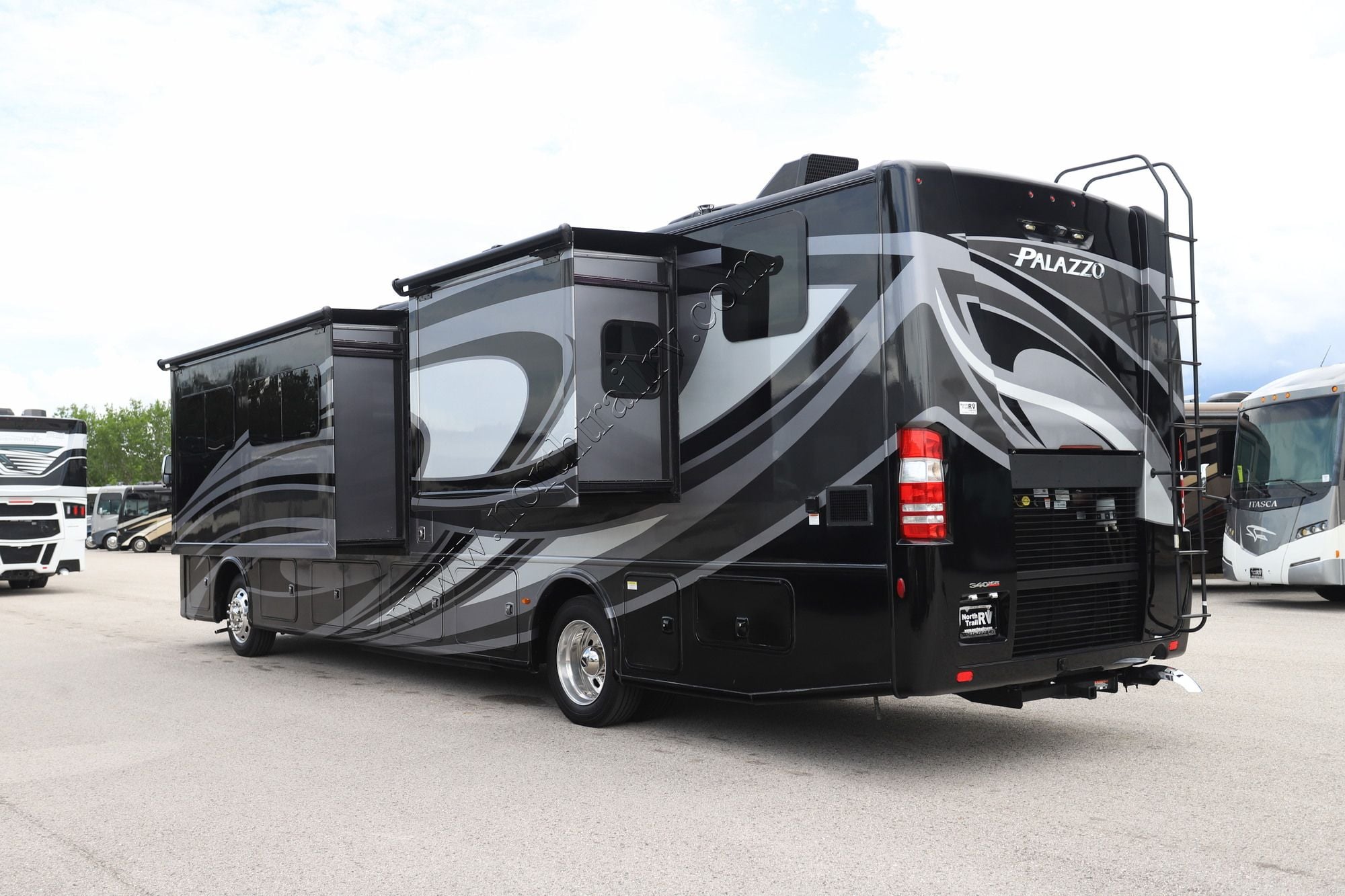 Used 2022 Thor Palazzo 37.5 Class A  For Sale