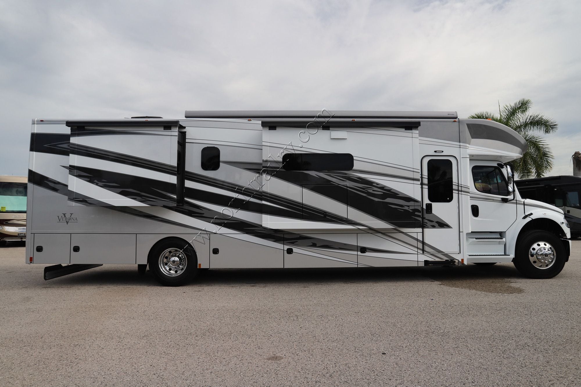 New 2027 Renegade Rv Verona 40VTR Super C  For Sale