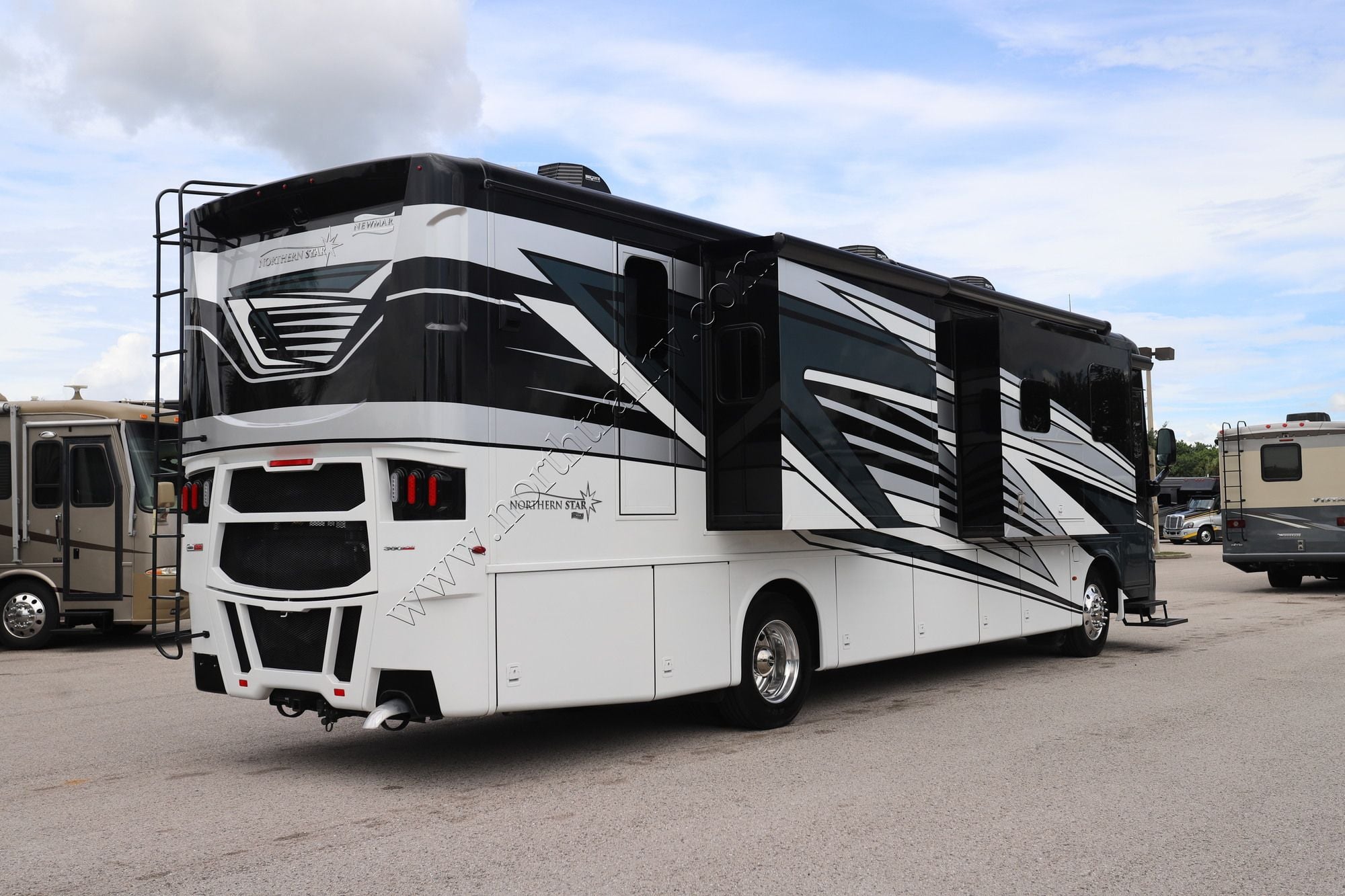 Used 2025 Newmar Northern Star 3709 Class A  For Sale