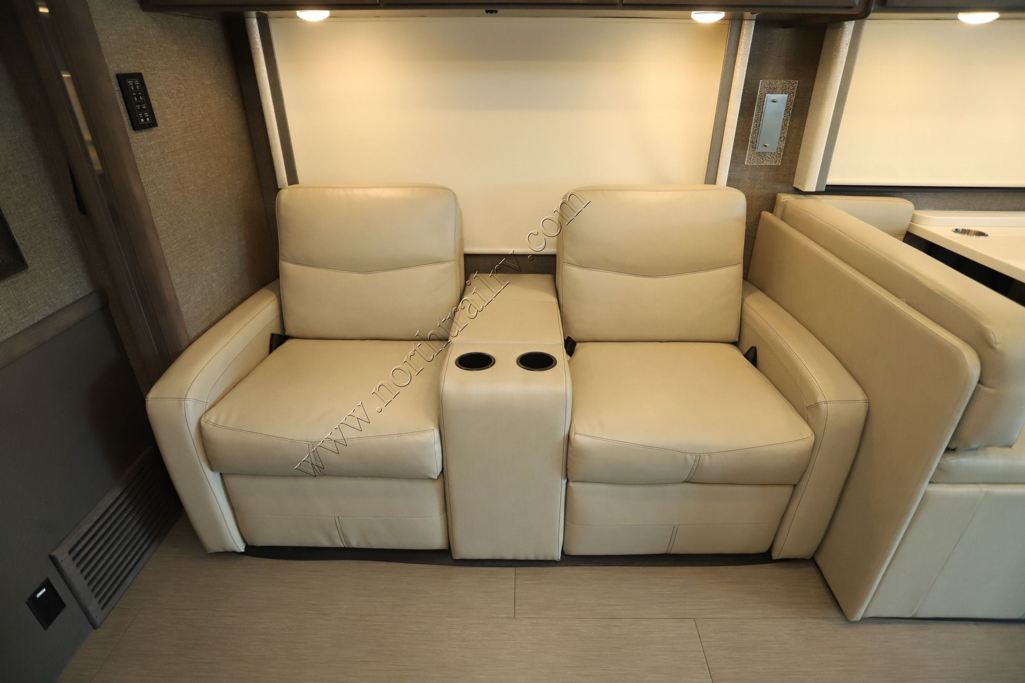Used 2022 Thor Palazzo 37.5 Class A  For Sale