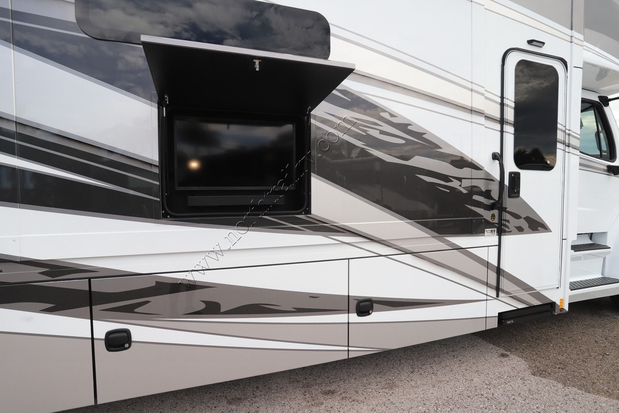New 2027 Renegade Rv Verona 40VTR Super C  For Sale