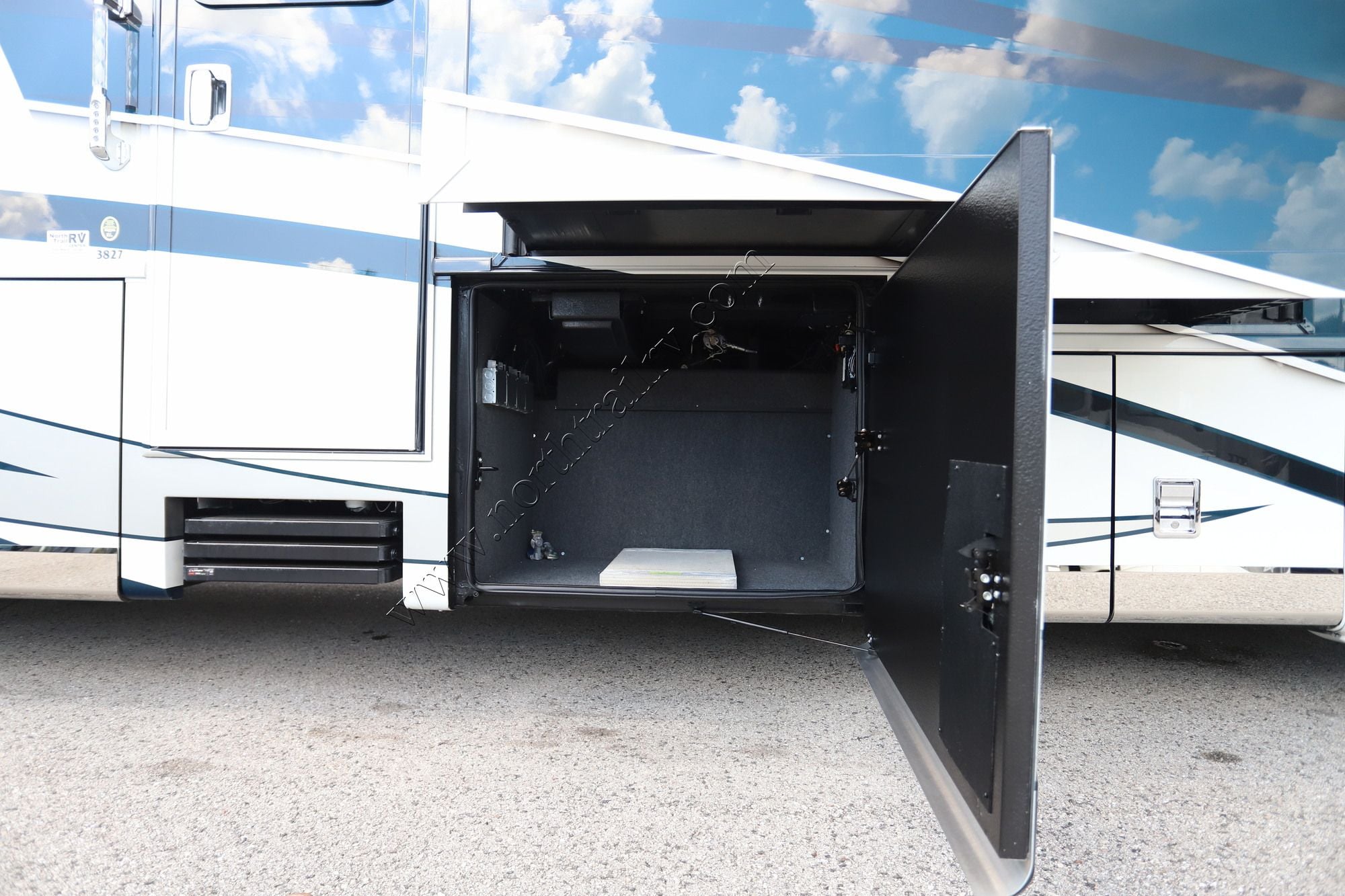 New 2027 Newmar Supreme Aire 3827 Super C  For Sale