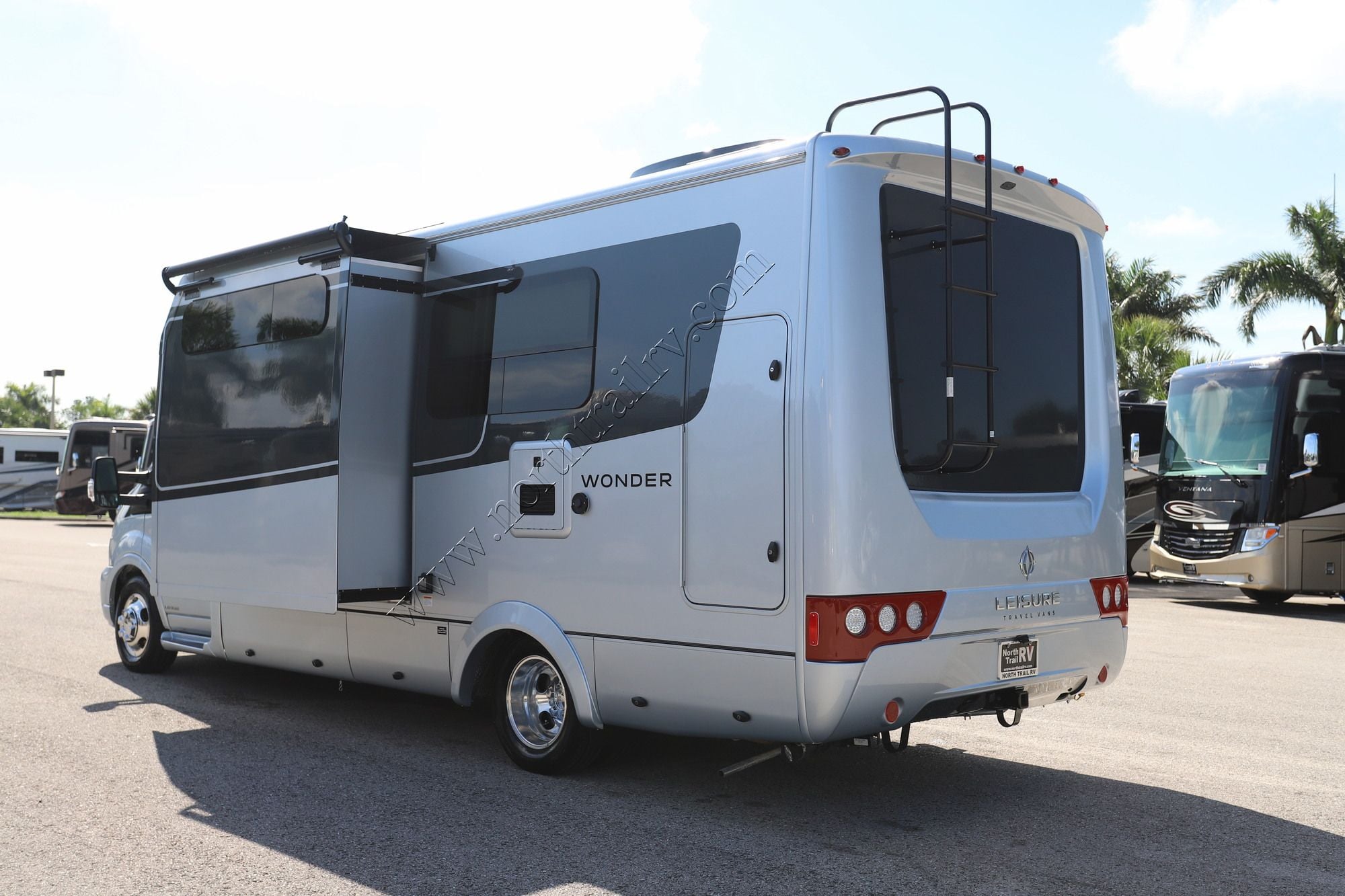 Used 2025 Leisure Van Wonder 24MBL Class C  For Sale