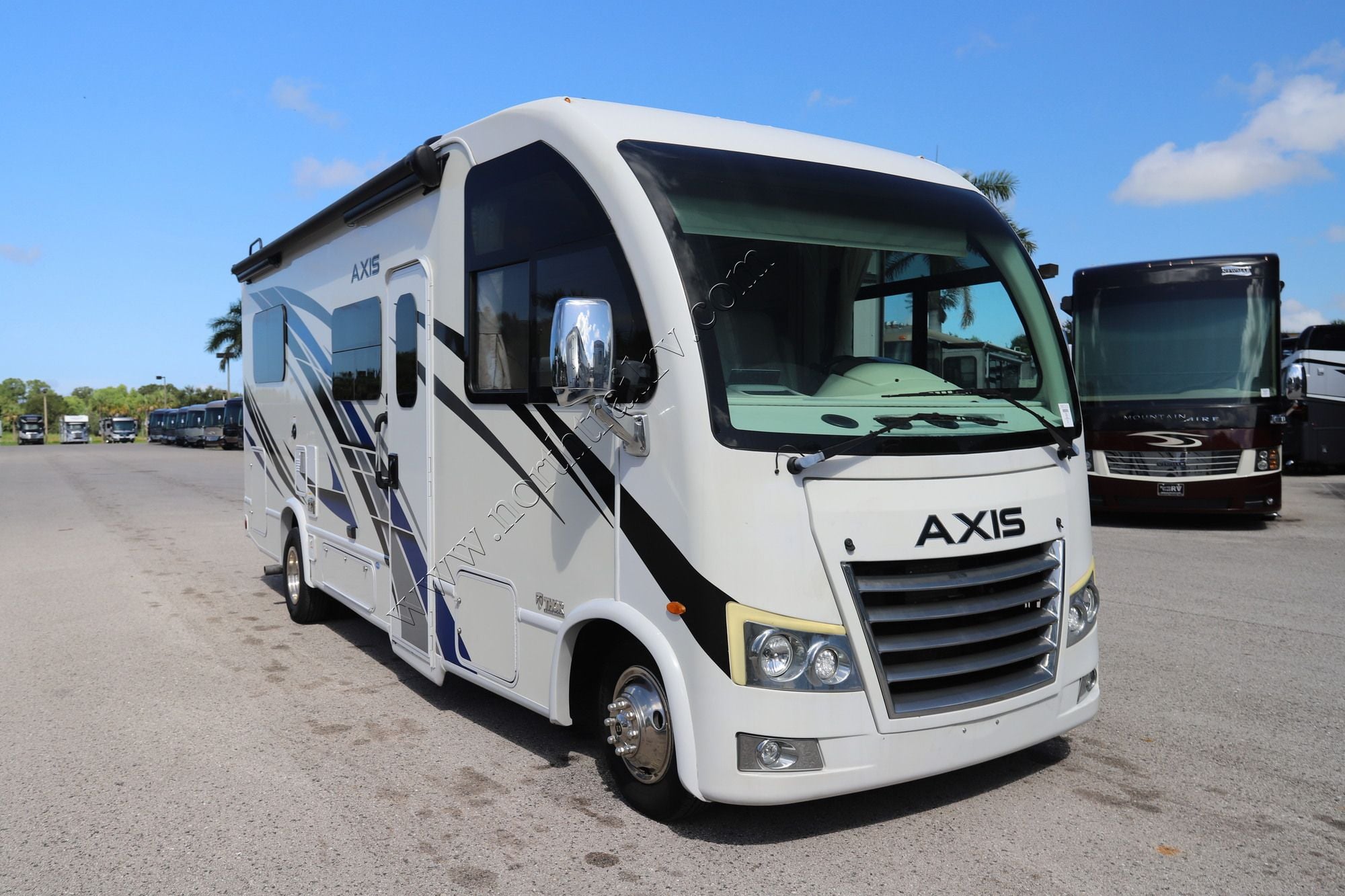 Used 2023 Thor Axis 24.1 Class A  For Sale
