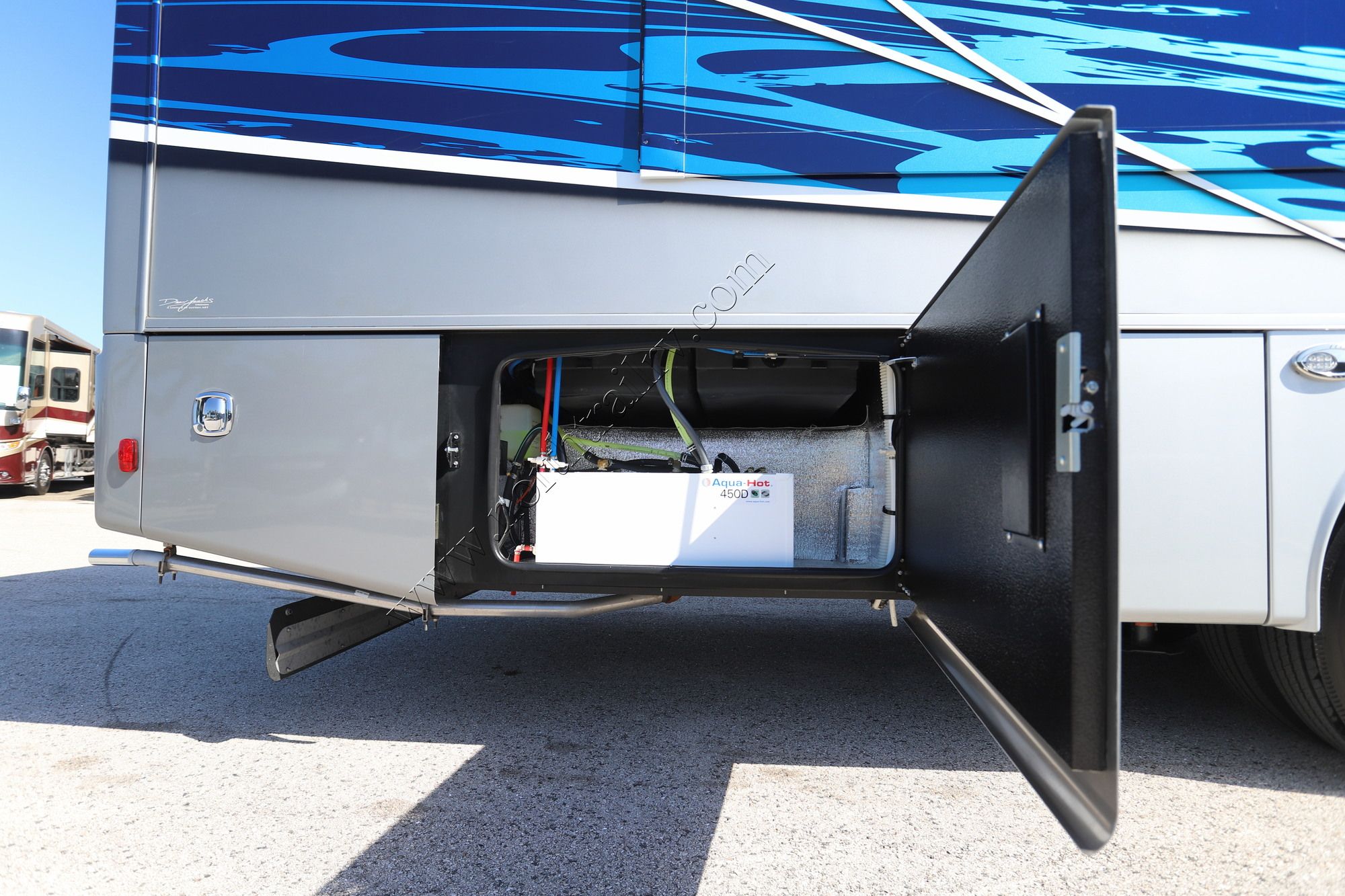 New 2027 Dynamax Dynaquest Xl 3700RB Super C  For Sale