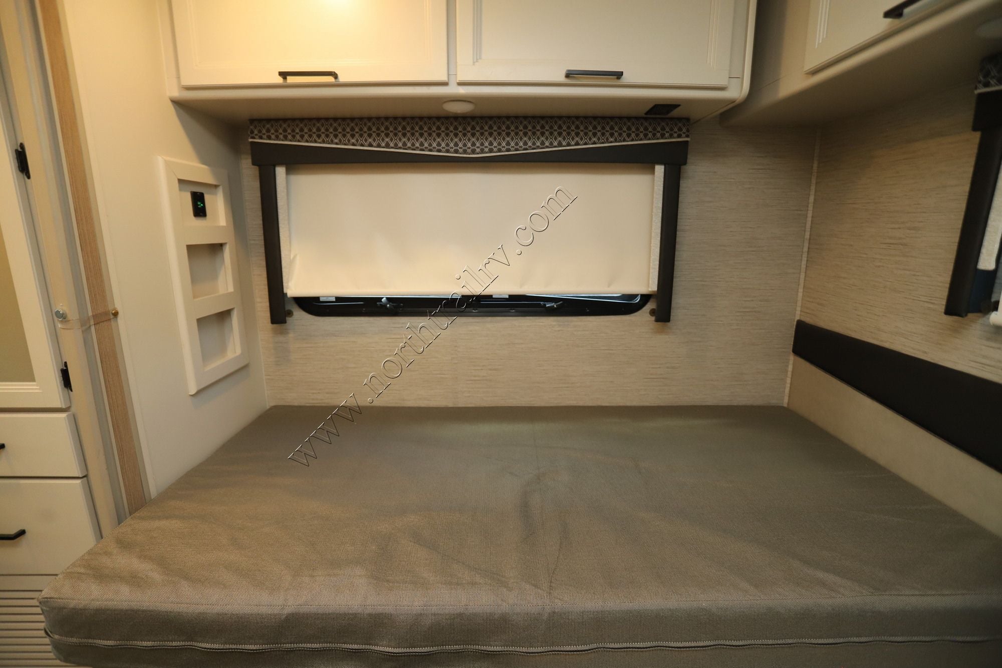 Used 2023 Thor Axis 24.1 Class A  For Sale