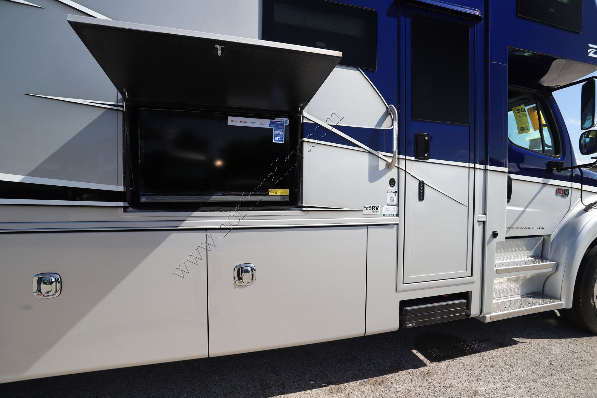 New 2027 Dynamax Dynaquest Xl 3700RB Super C  For Sale