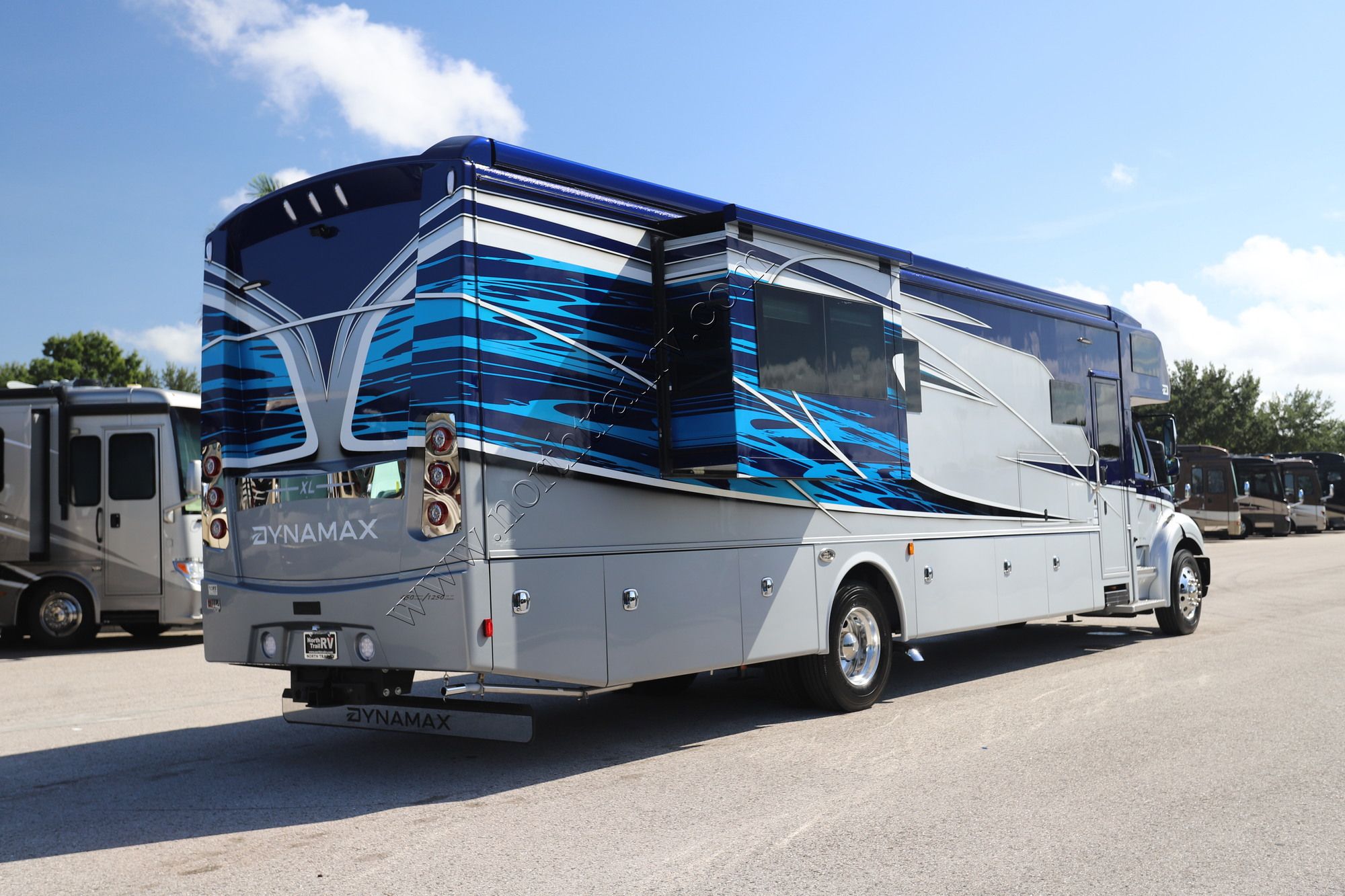 New 2027 Dynamax Dynaquest Xl 3700RB Super C  For Sale