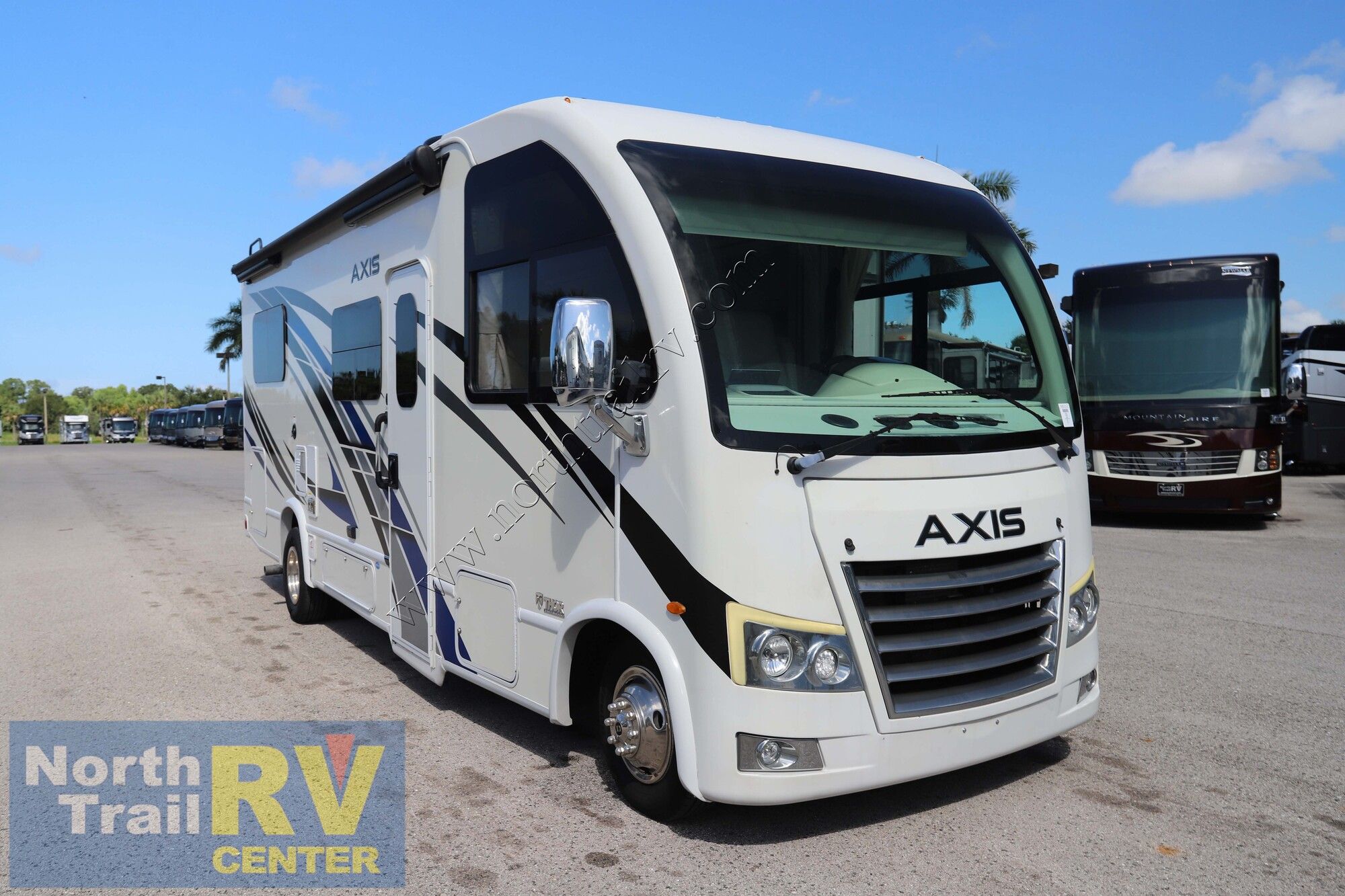 Used 2023 Thor Axis 24.1 Class A  For Sale